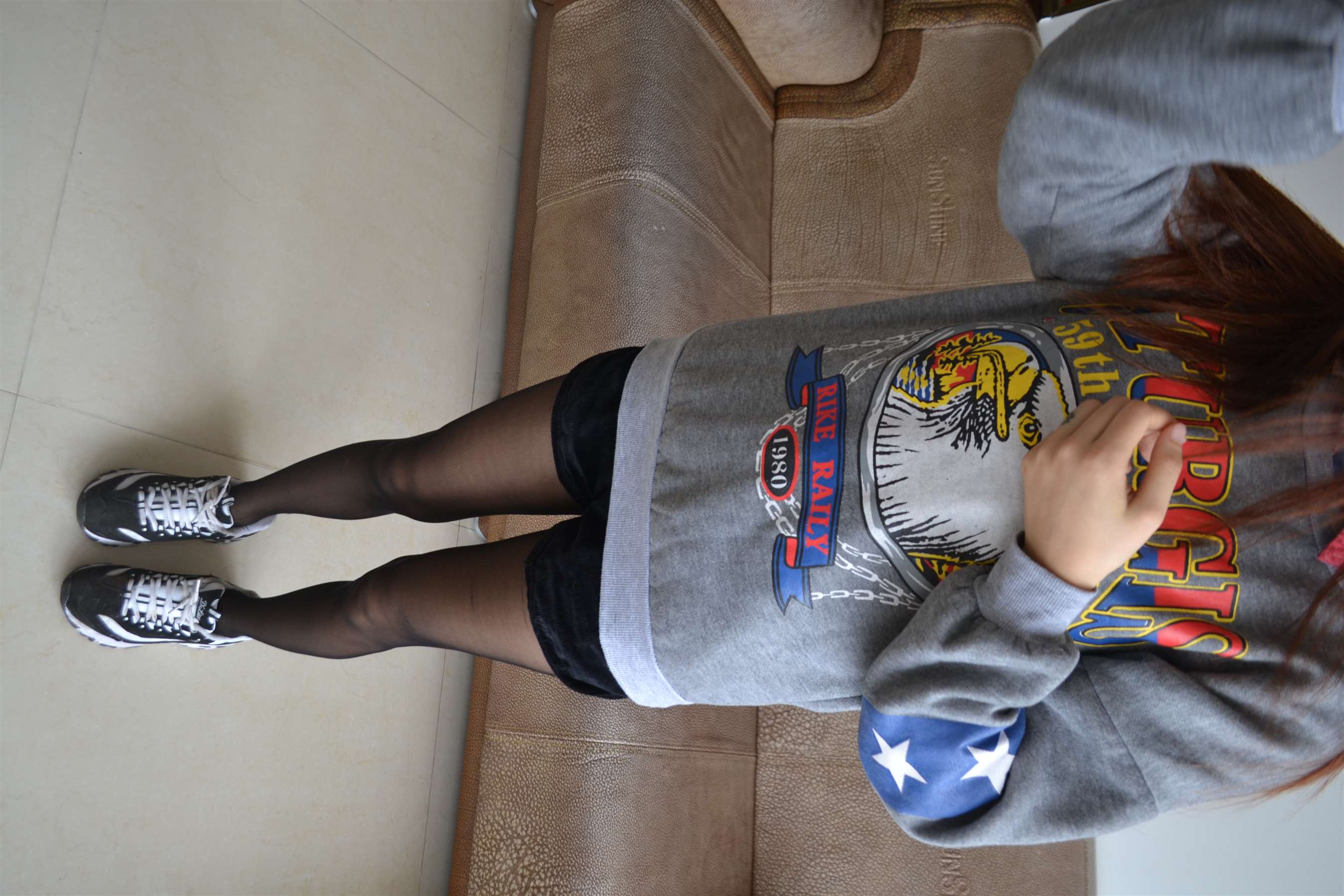 《雨婷的黑丝脚》作品图