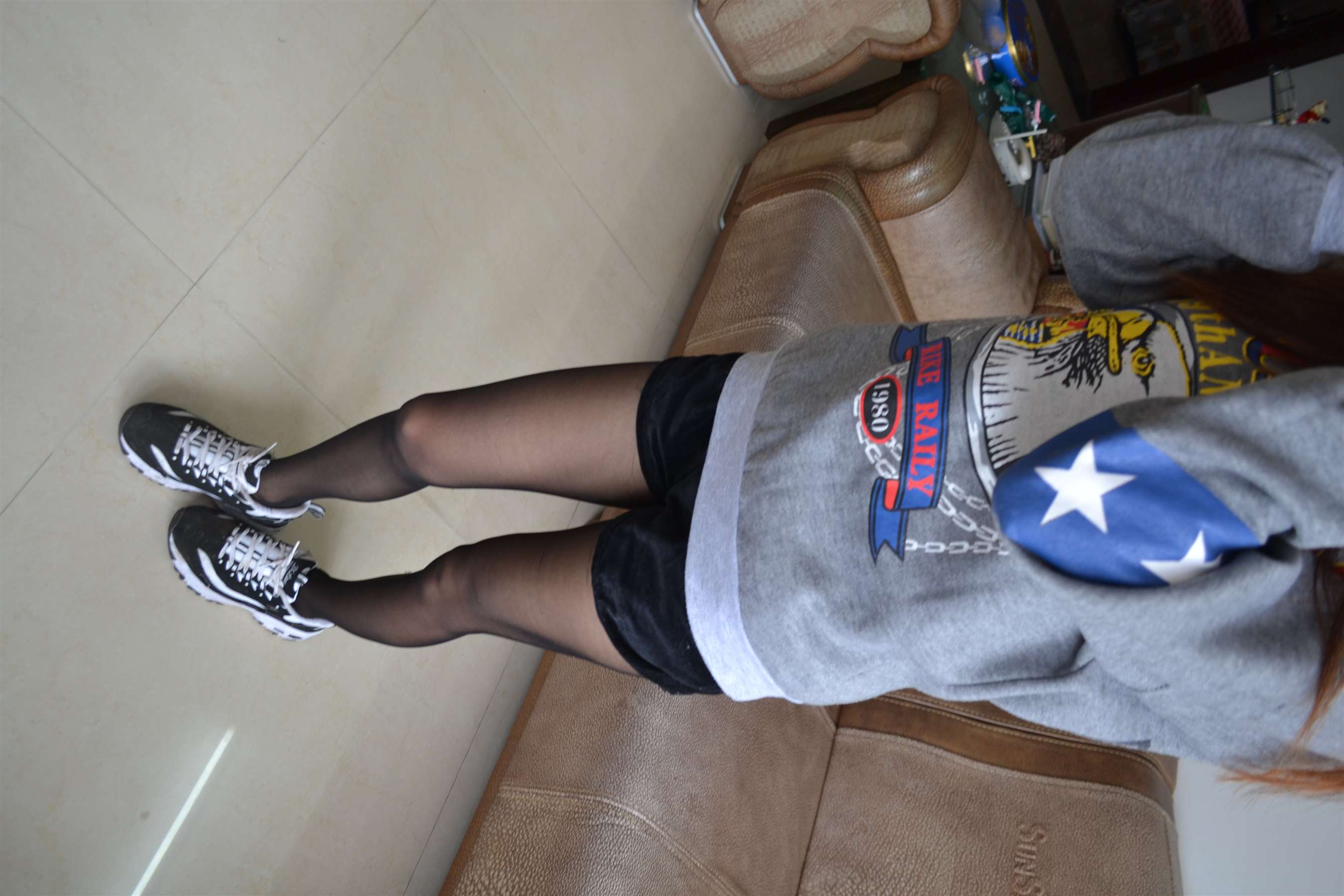 《雨婷的黑丝脚》作品图