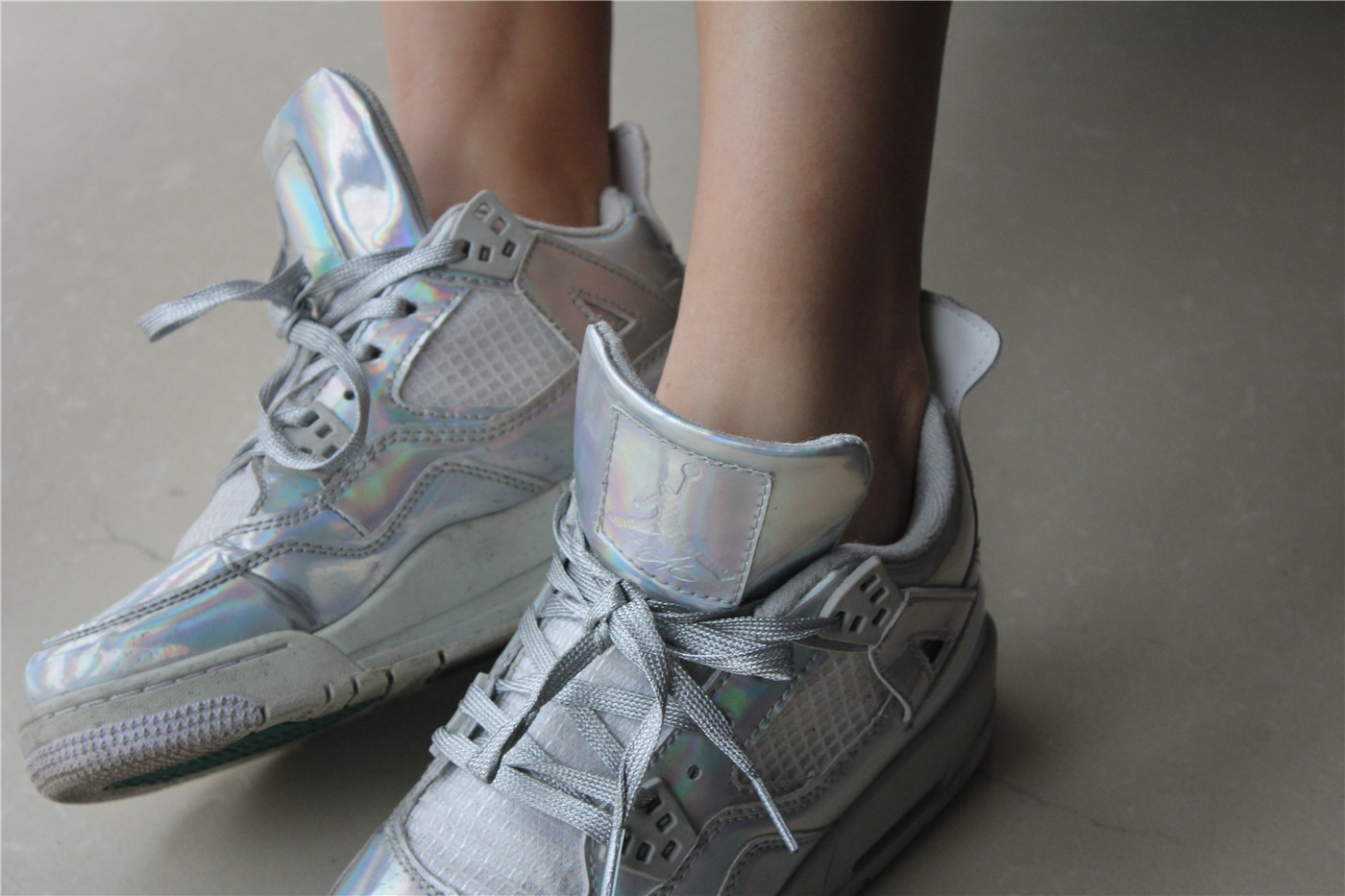 《阳台上的白袜》作品图