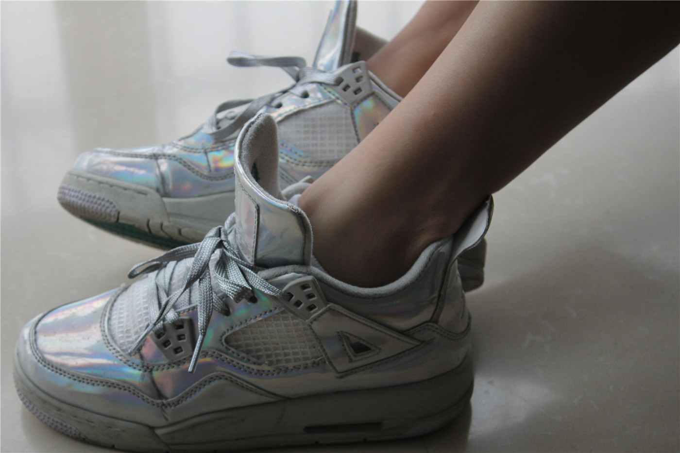 《阳台上的白袜》作品图