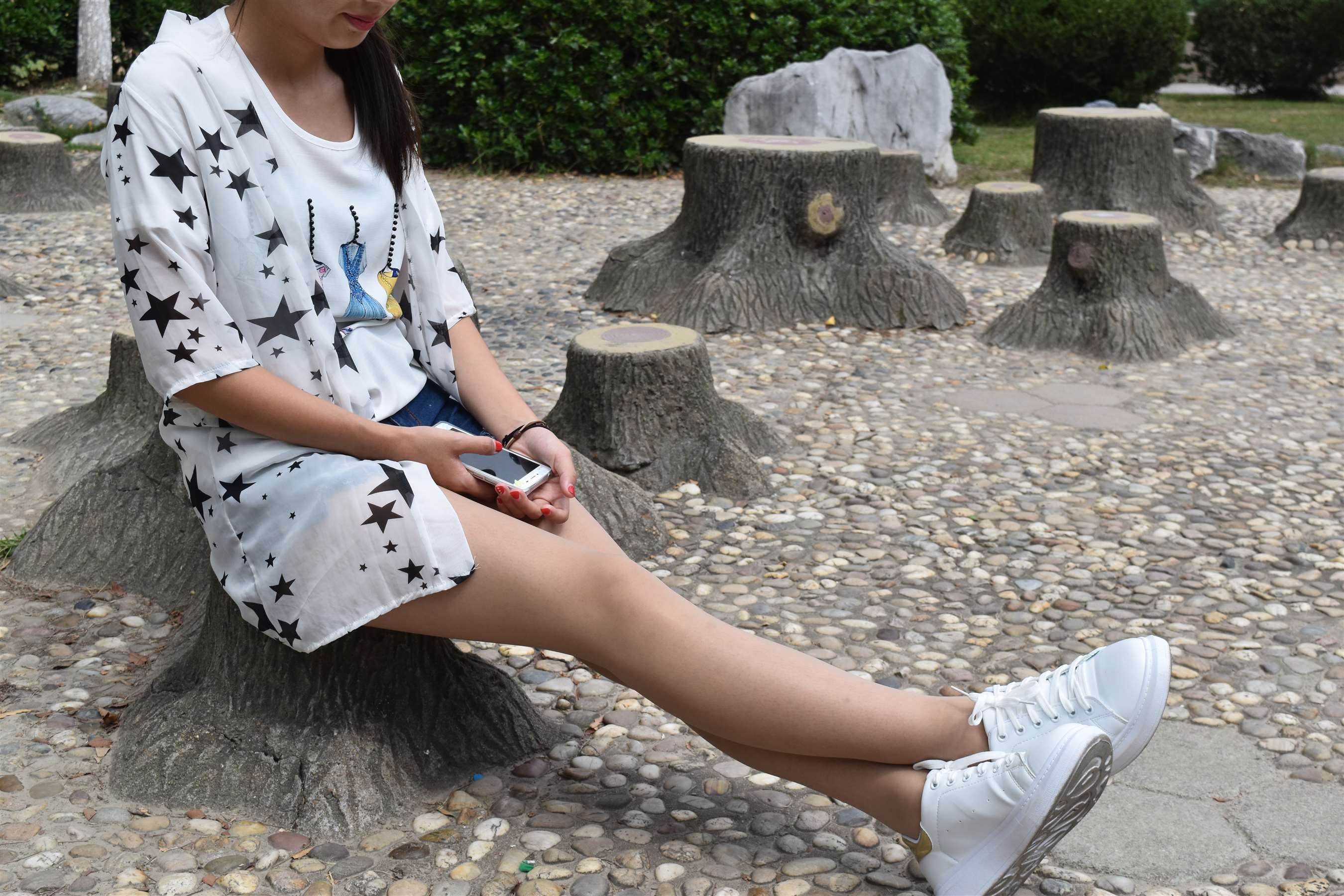 《雨雯的板鞋の丝足》作品图