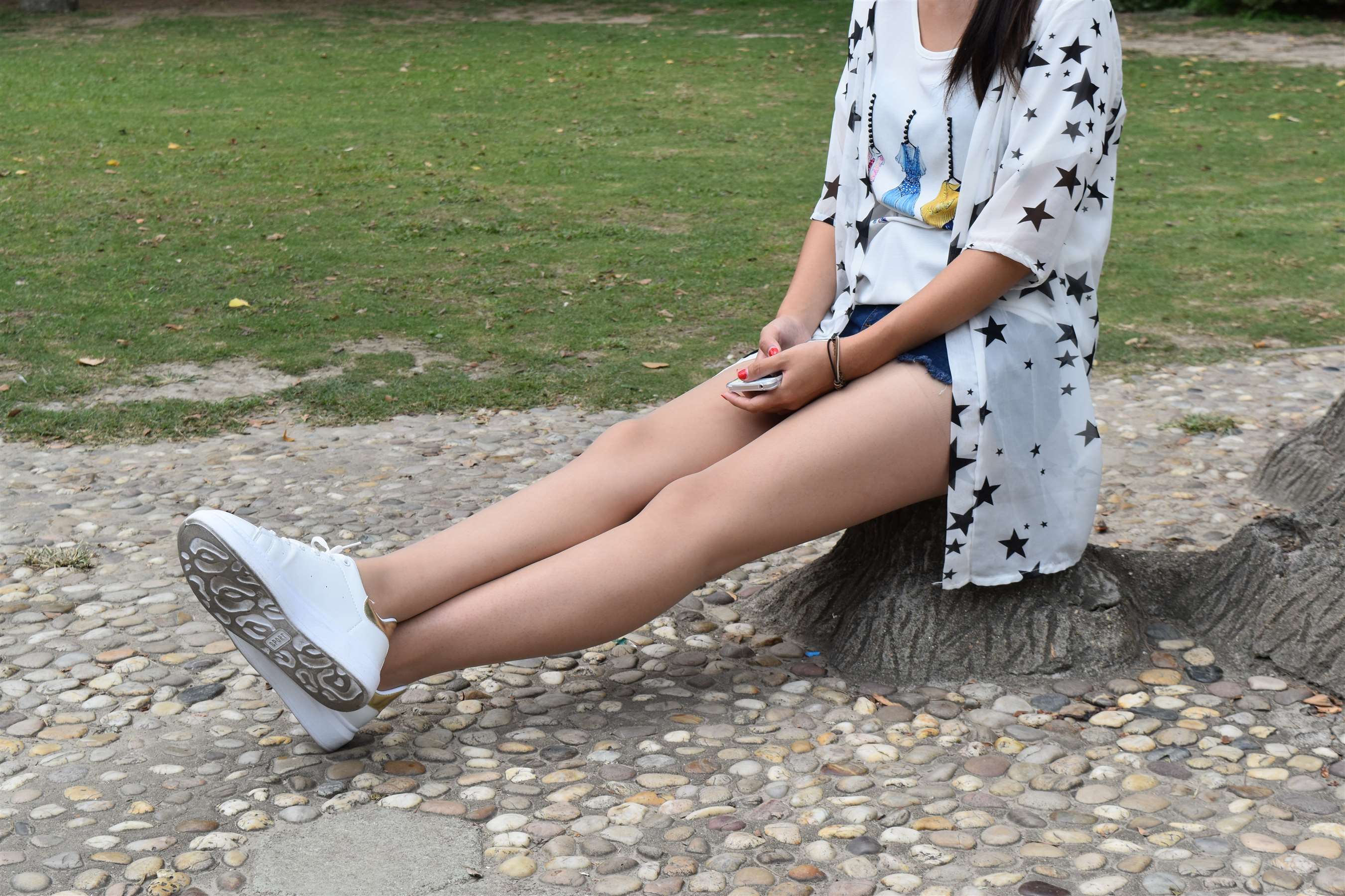 《雨雯的板鞋の丝足》作品图