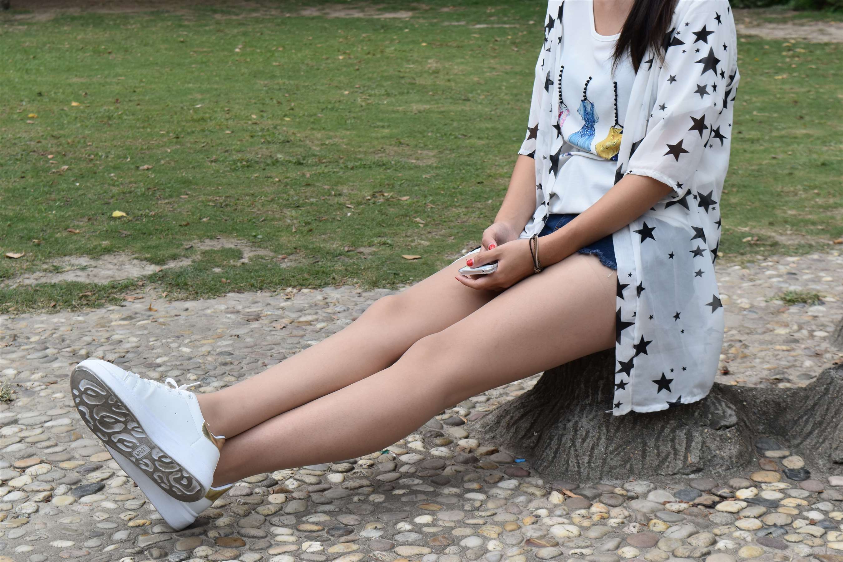 《雨雯的板鞋の丝足》作品图