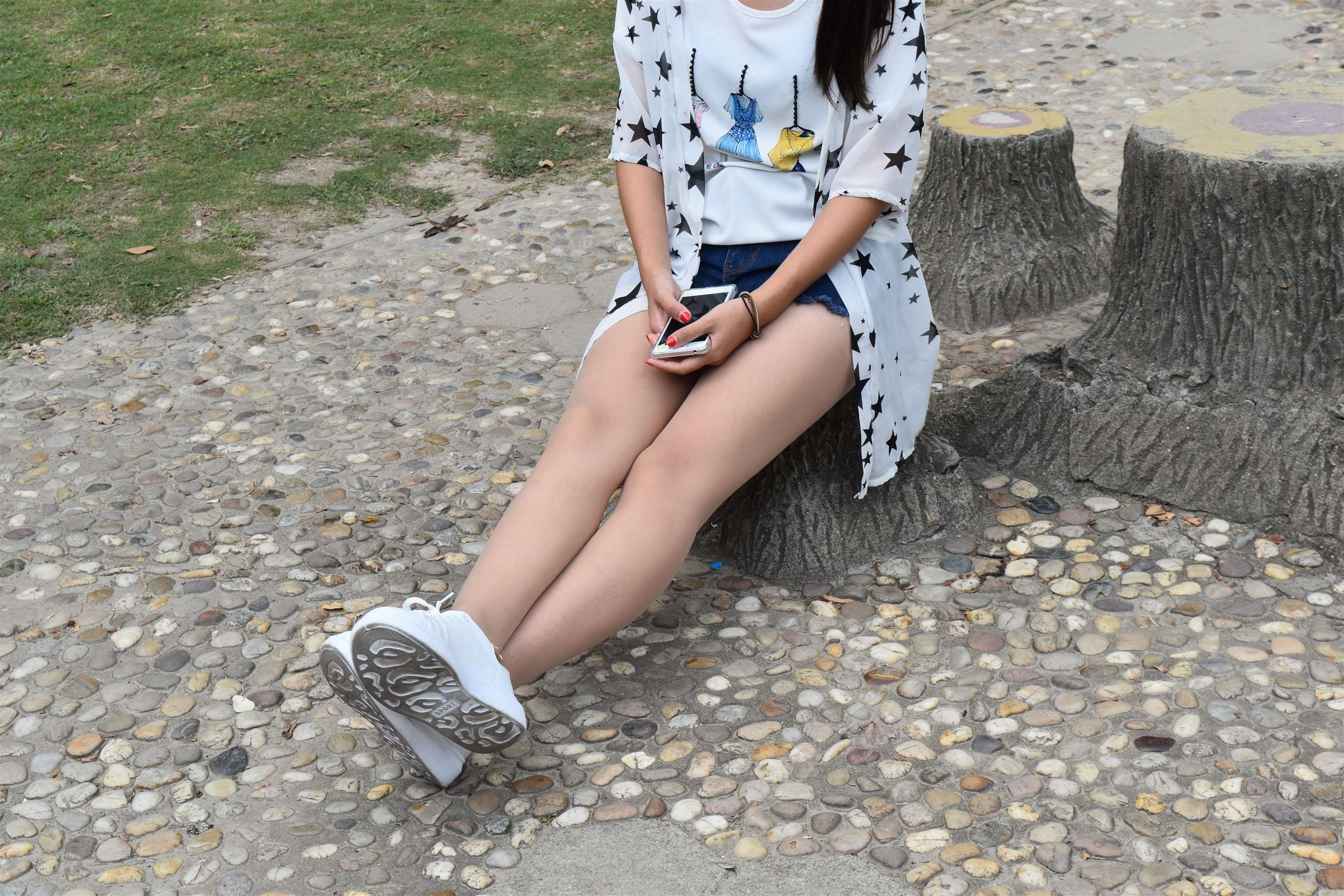 《雨雯的板鞋の丝足》作品图