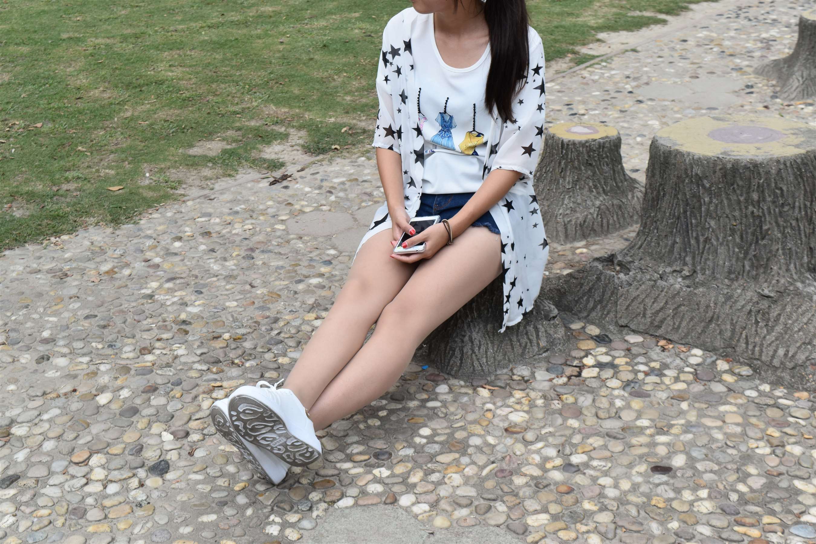 《雨雯的板鞋の丝足》作品图