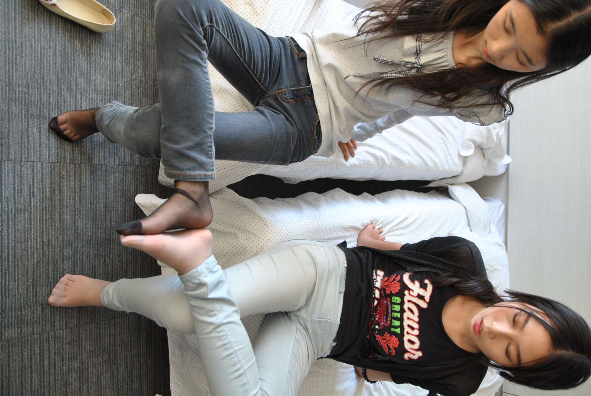 《两姐妹jio之间的较量》作品图