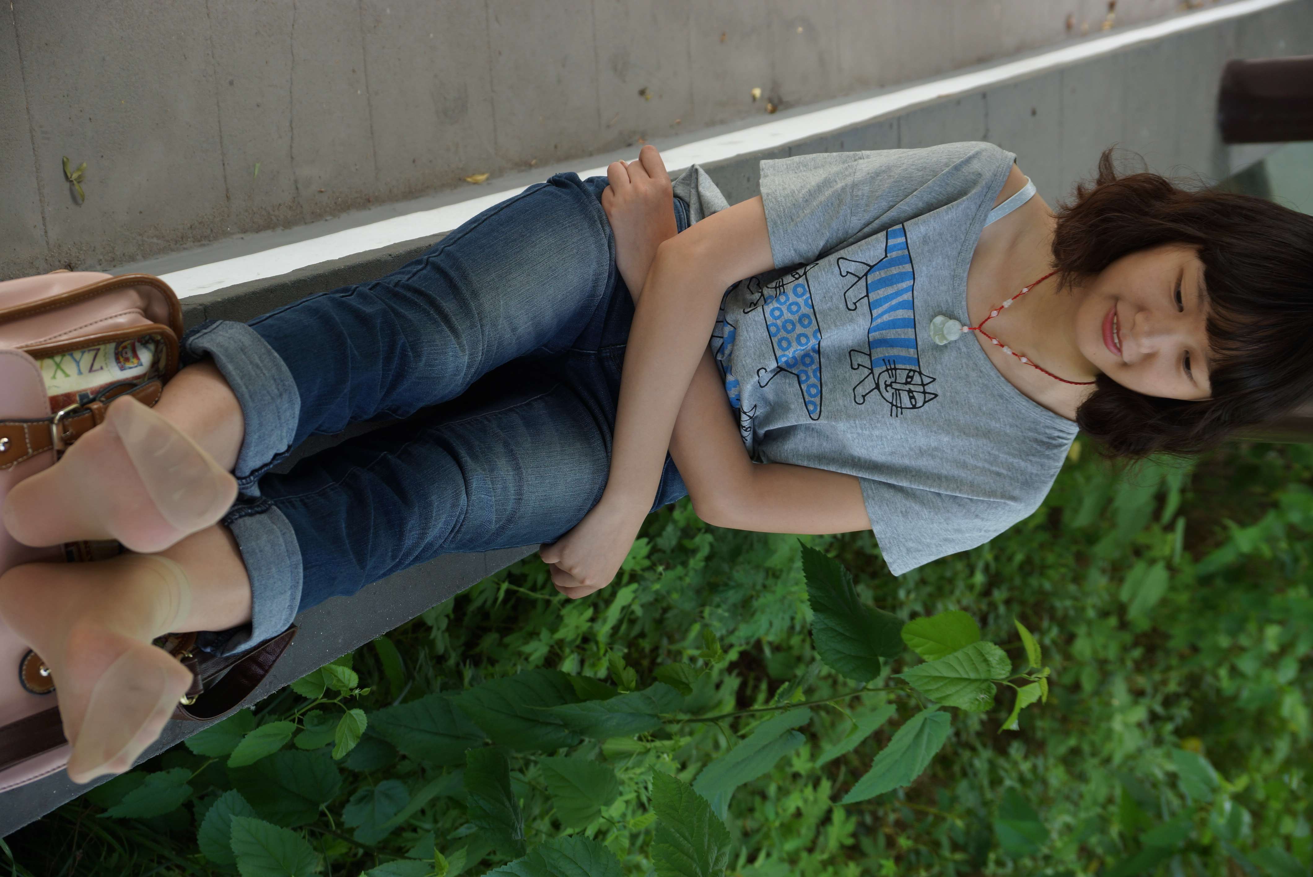 《大一妹子课程较少，被劝来拍摄》作品图