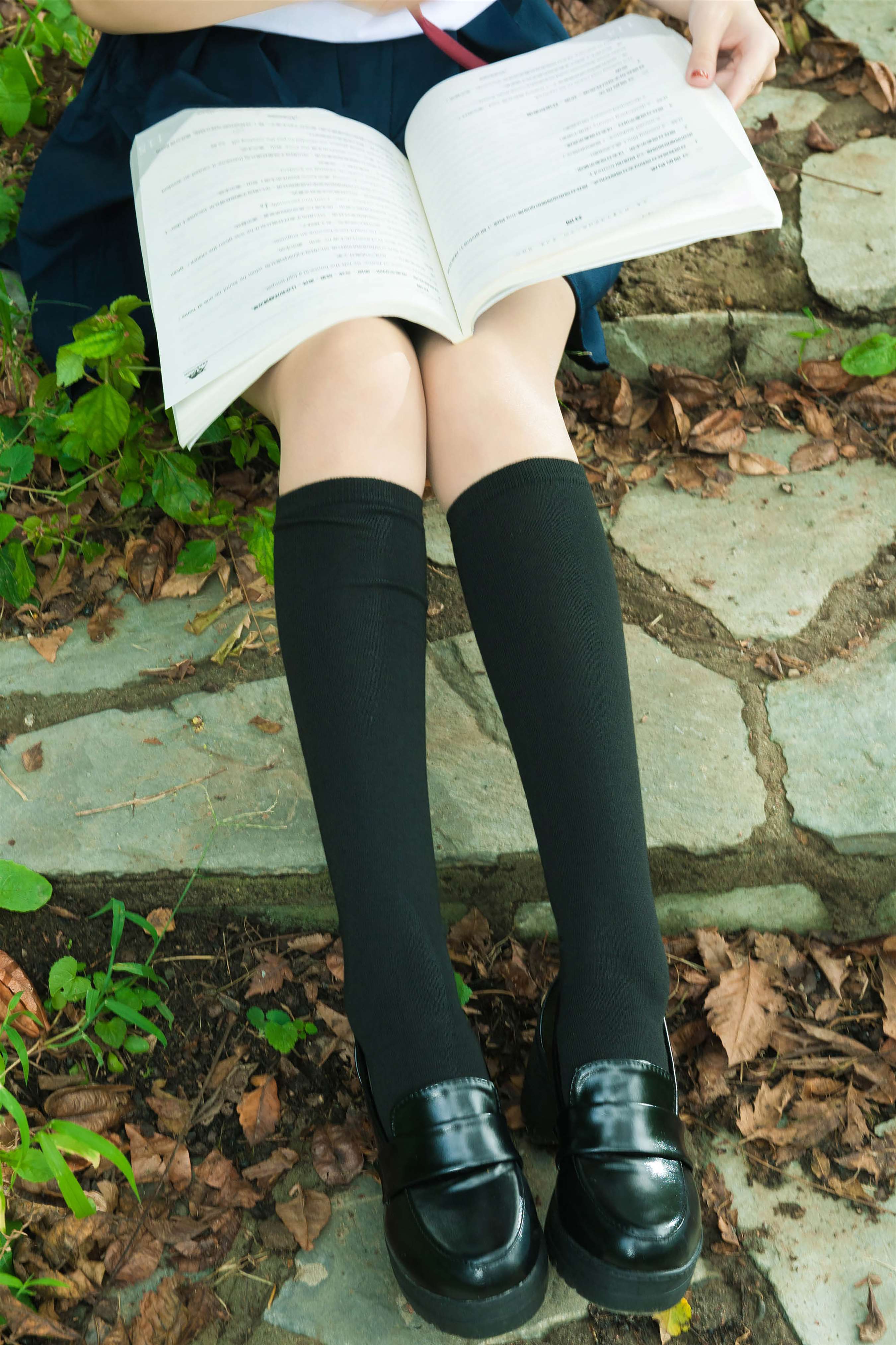 《户外JK制服の扯丝足》作品图