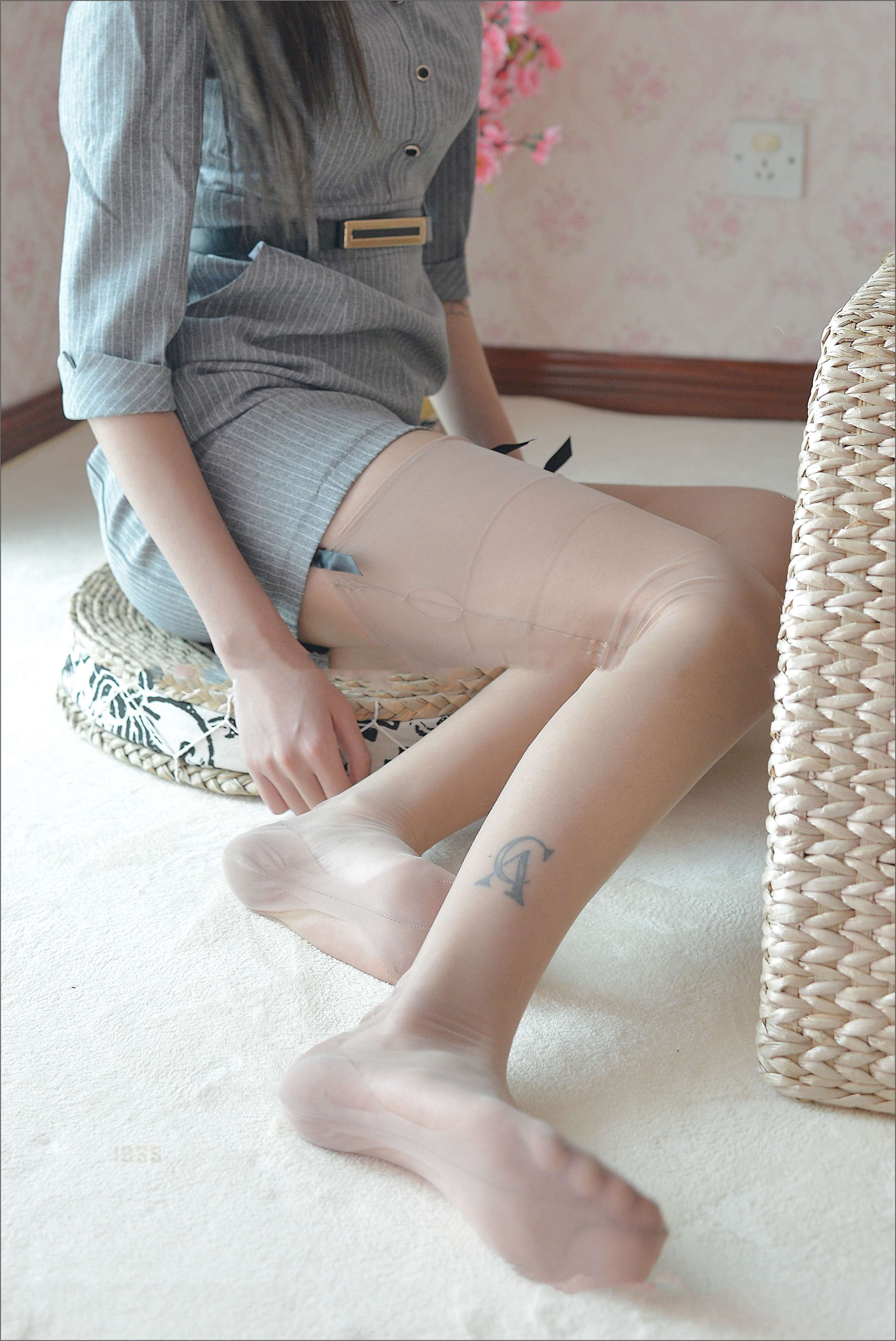 《纹身丝足》作品图