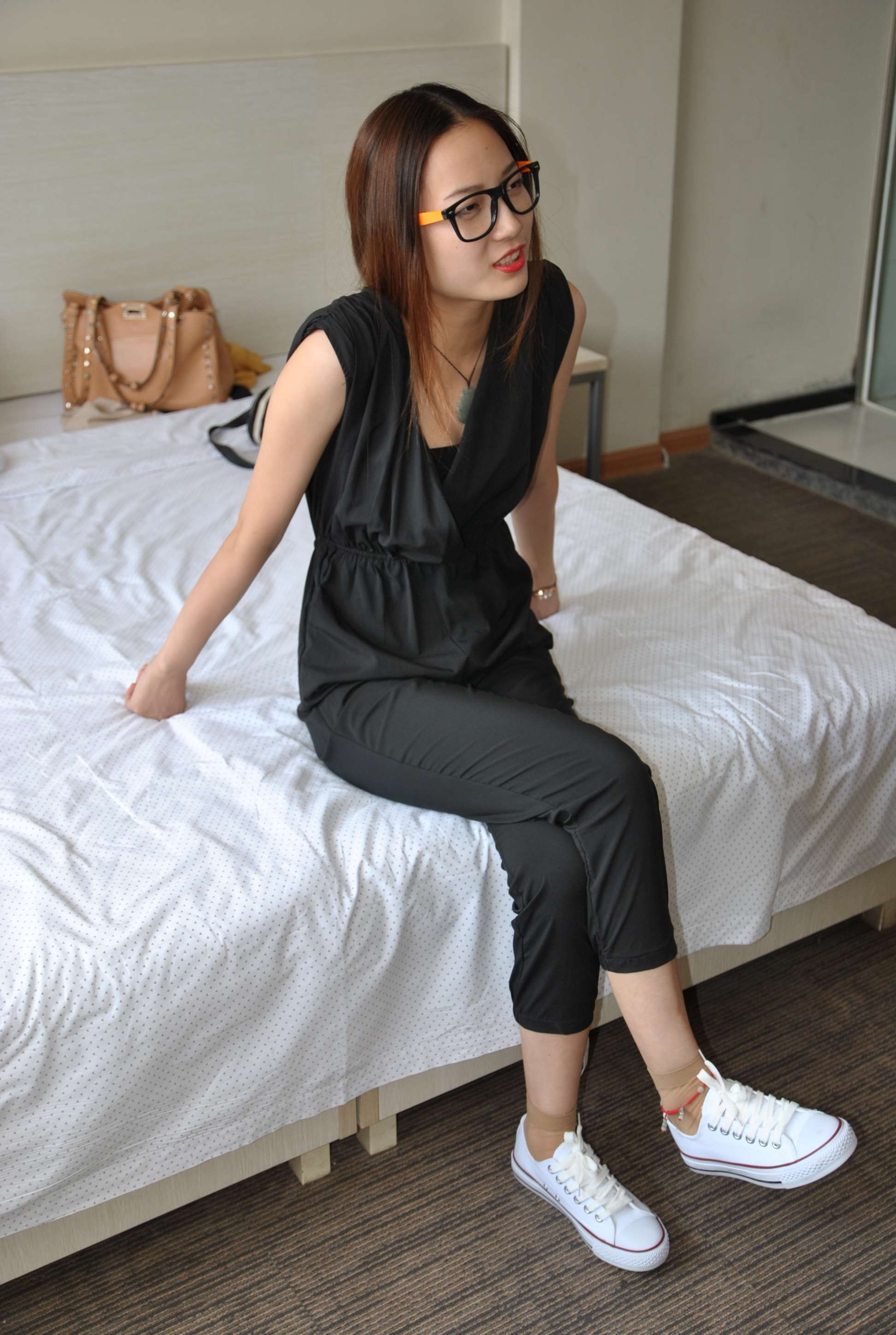 《红嫩的玉足》作品图