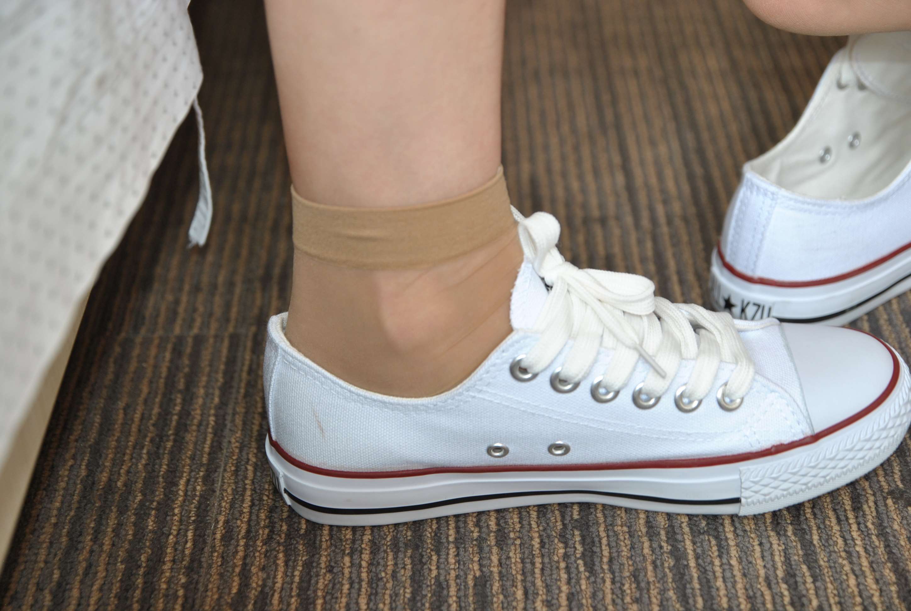 《红嫩的玉足》作品图