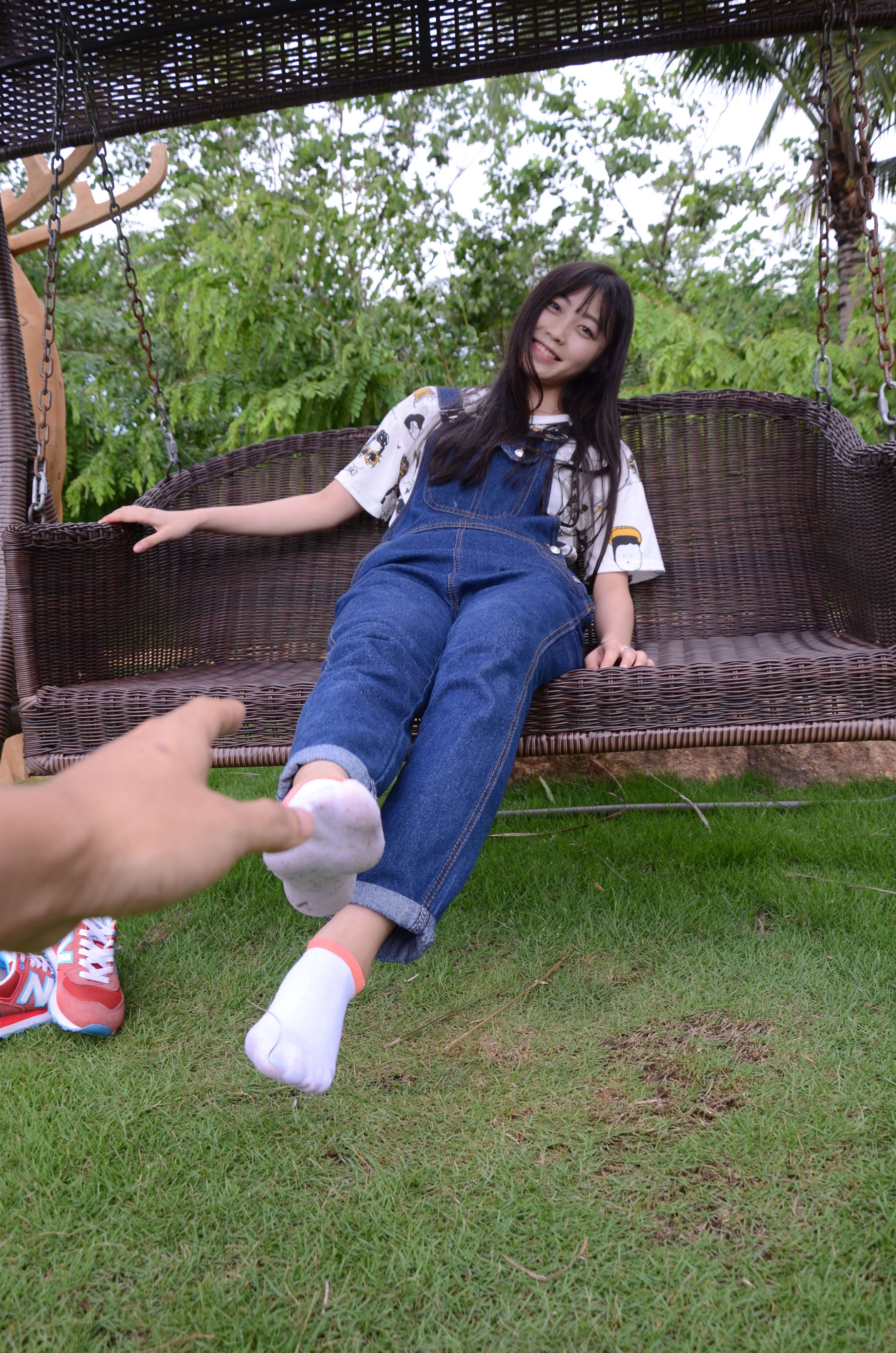 《牛仔の白棉袜脚》作品图