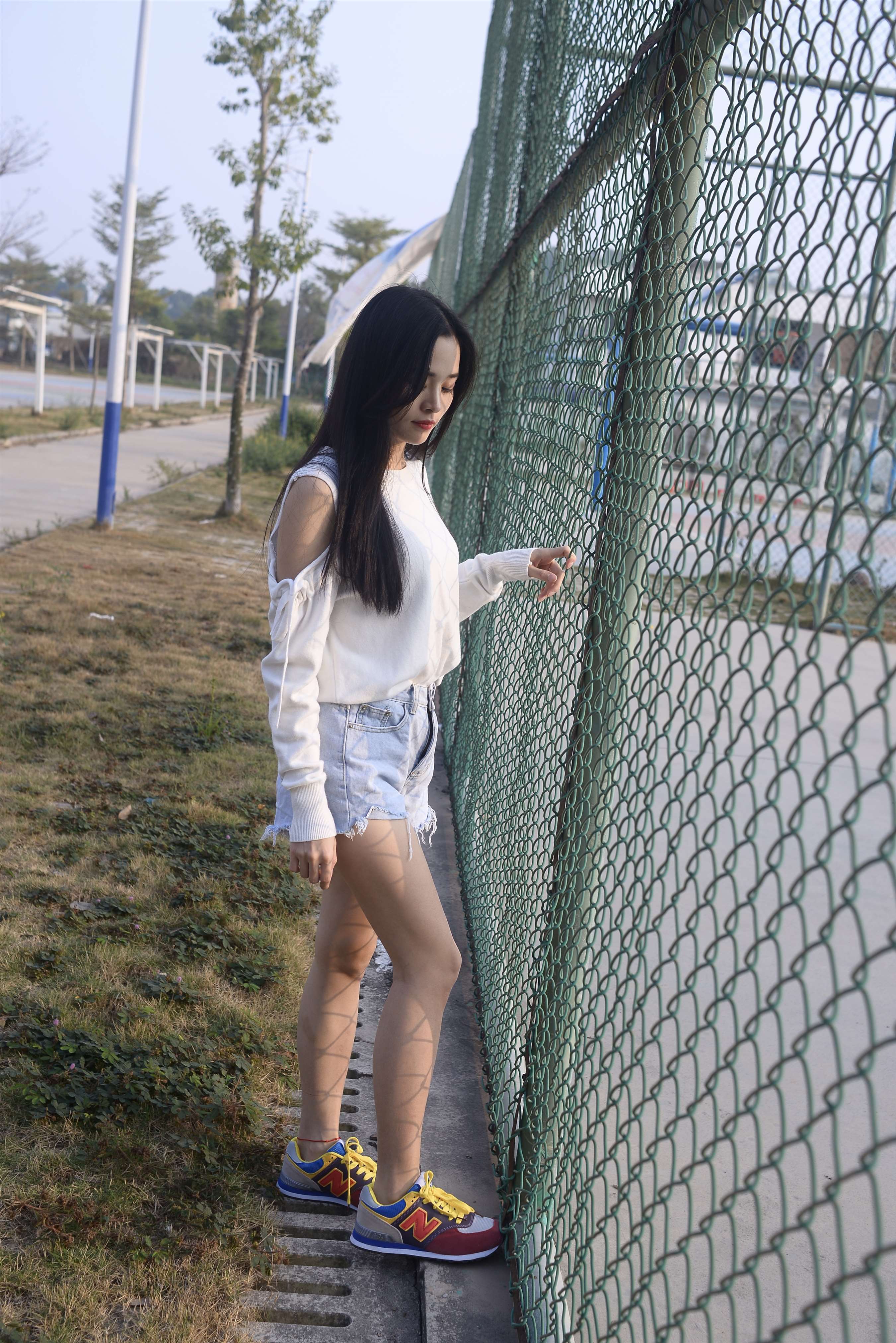 《操场热裤の船袜脚【套图+视频1个】》作品图
