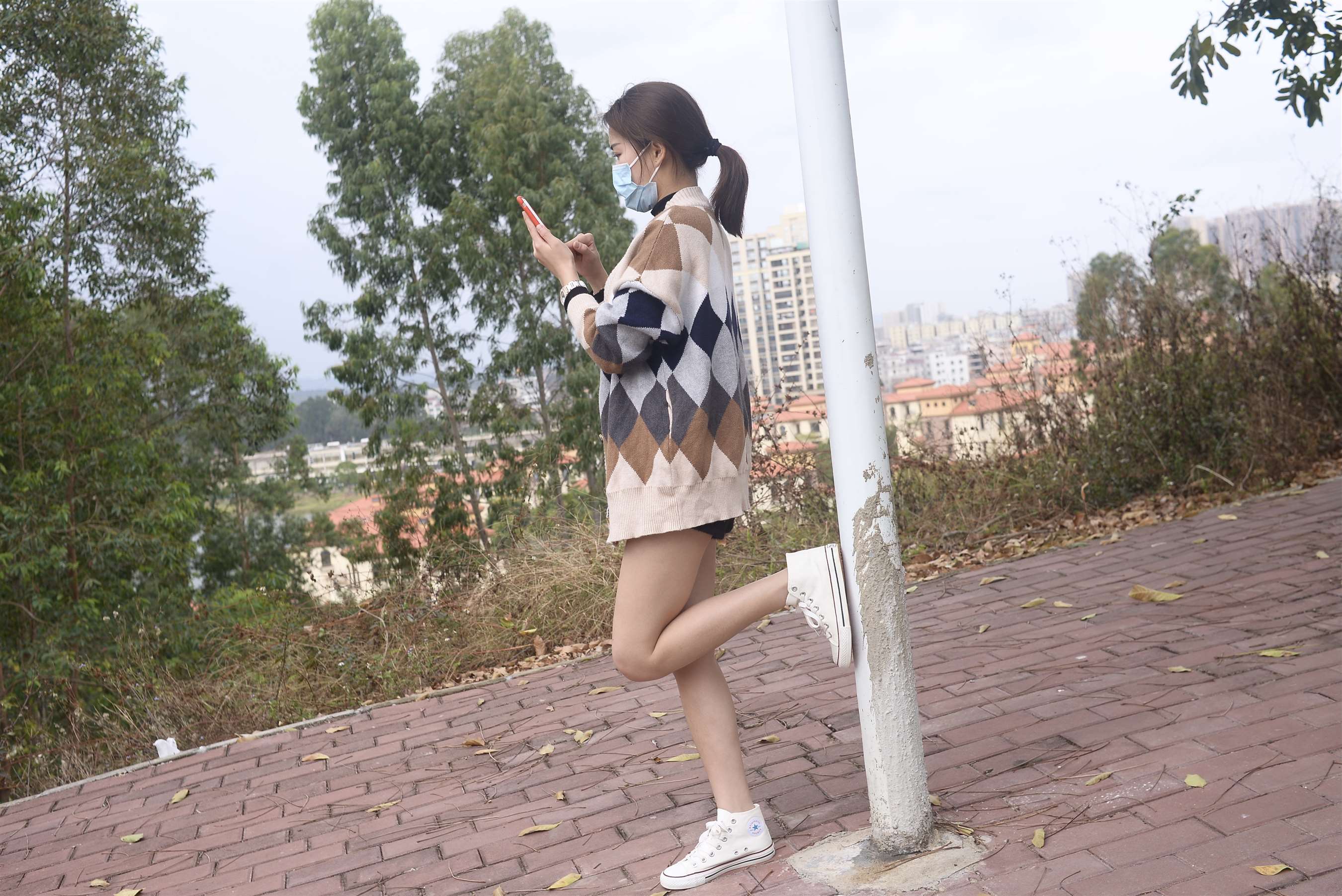 《马路边上的高帮帆布鞋の丝足【套图+视频1个】》作品图