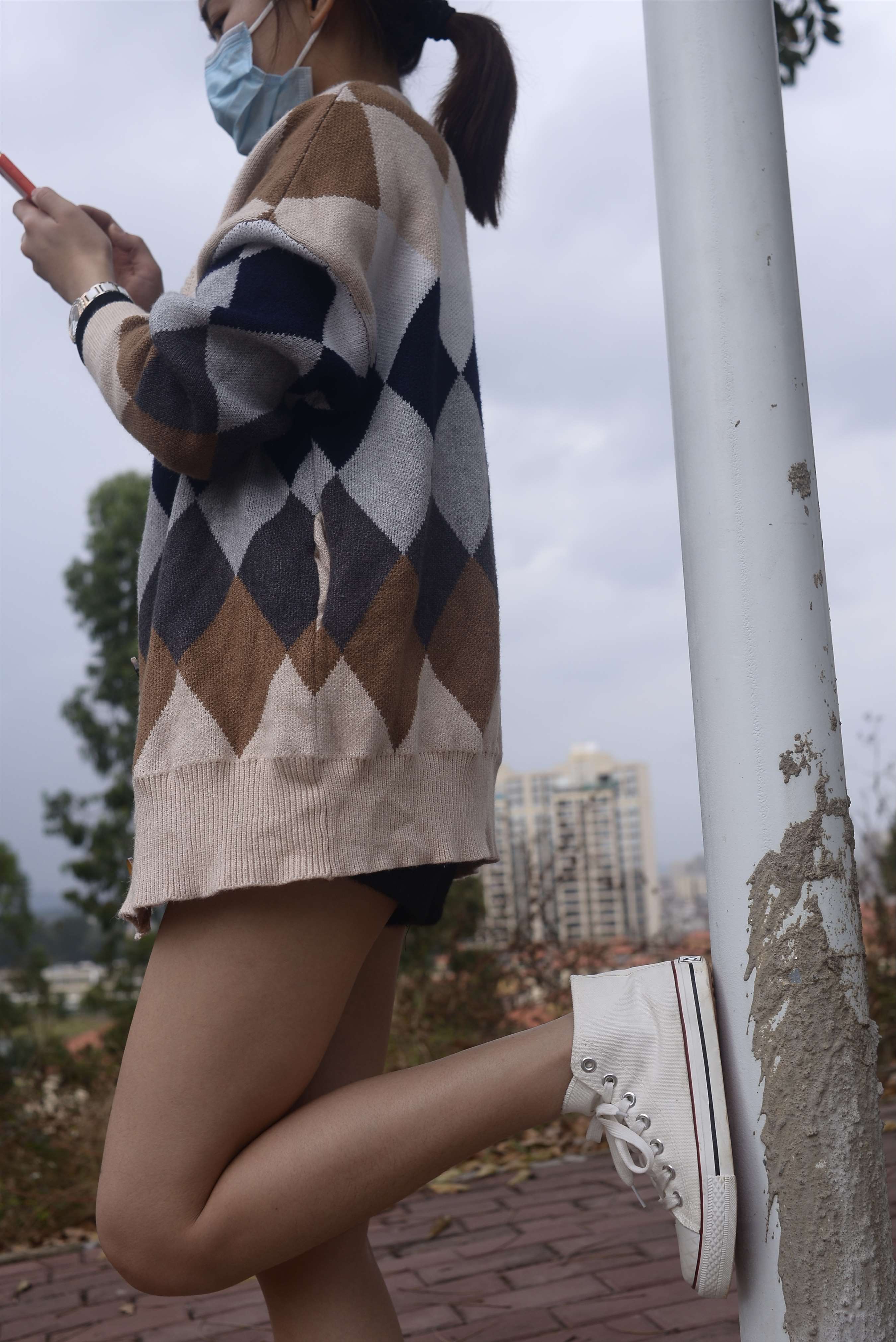 《马路边上的高帮帆布鞋の丝足【套图+视频1个】》作品图