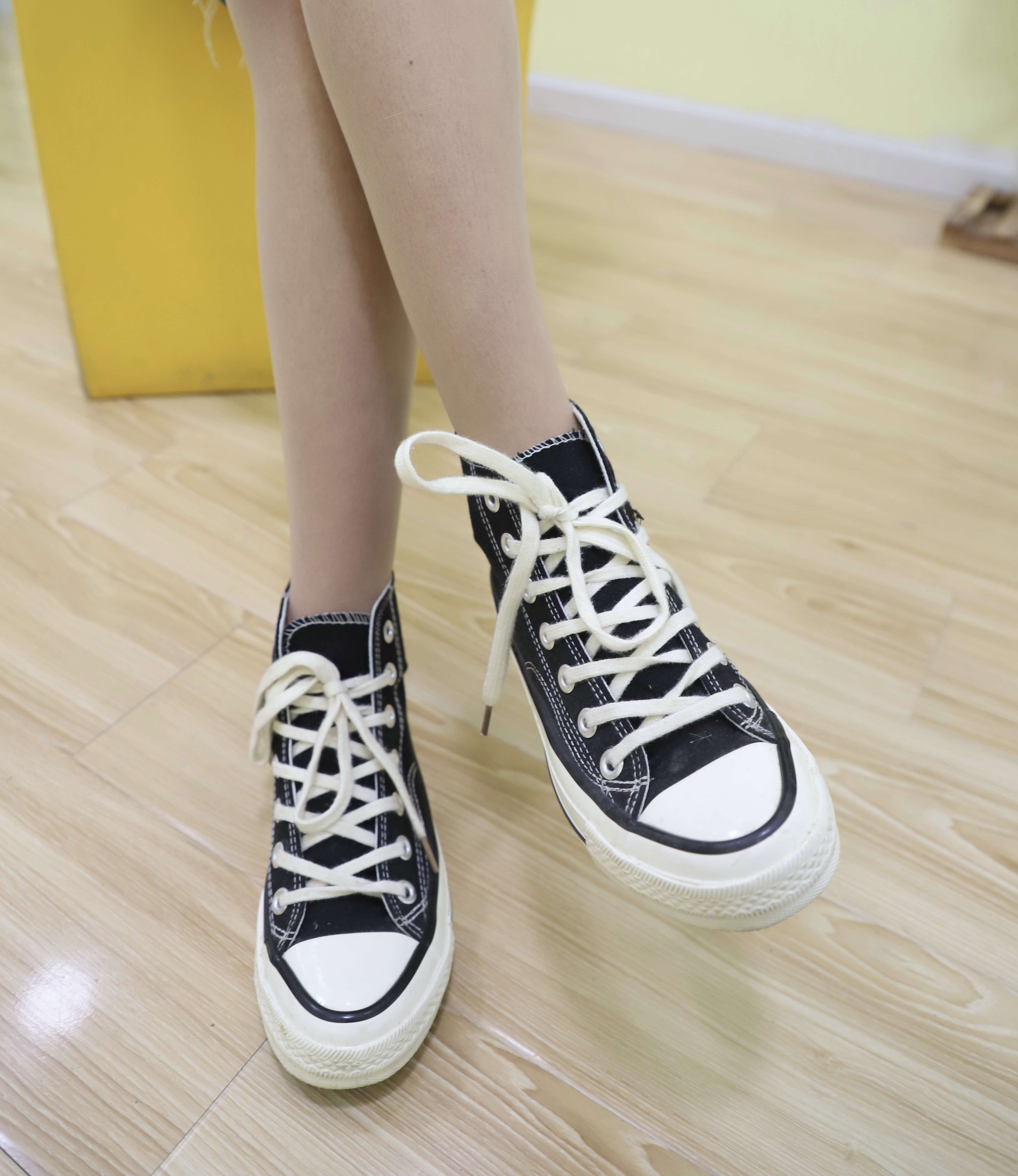 《高帮帆布鞋の丝足脚丫》作品图