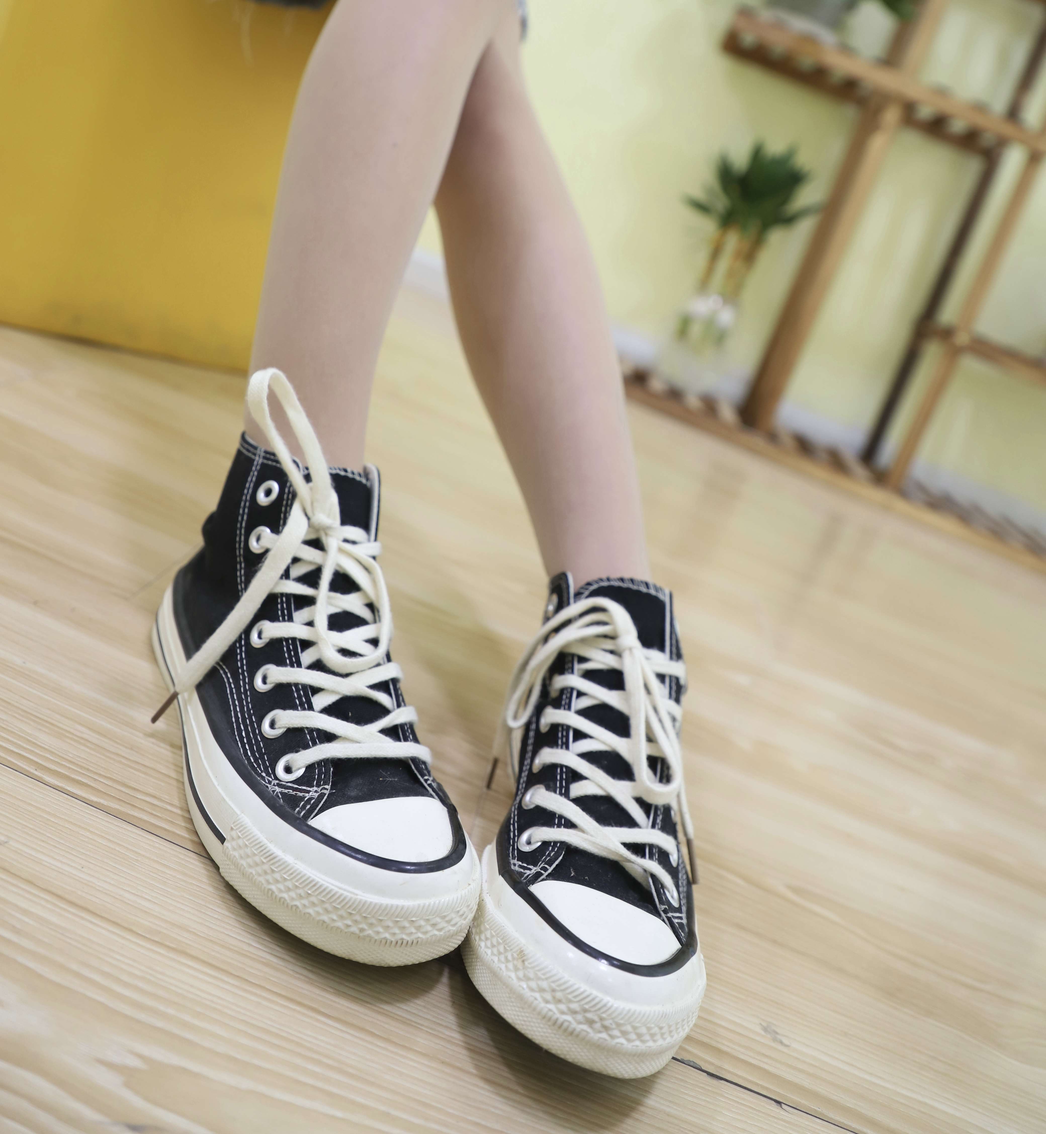 《高帮帆布鞋の丝足脚丫》作品图