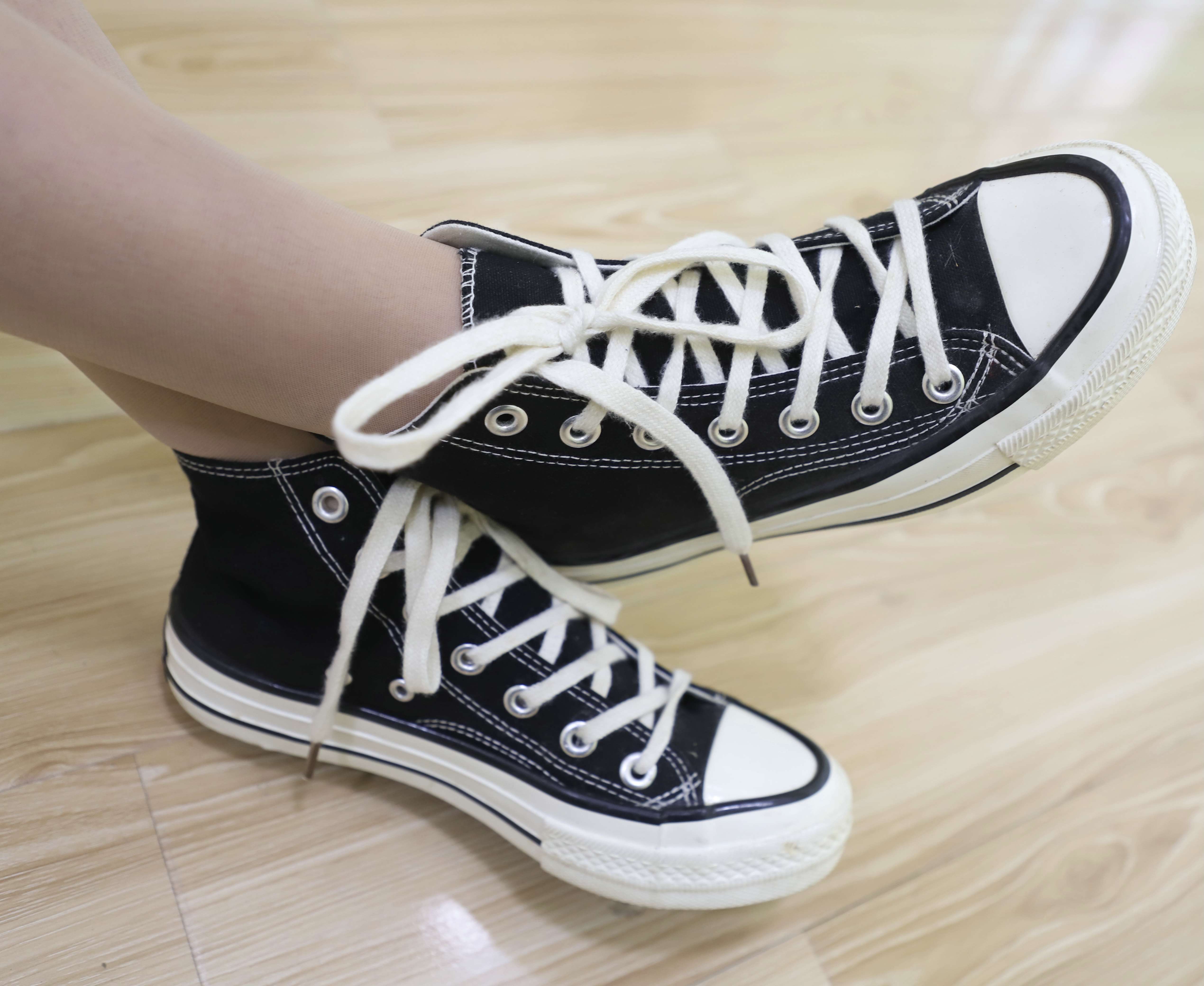 《高帮帆布鞋の丝足脚丫》作品图