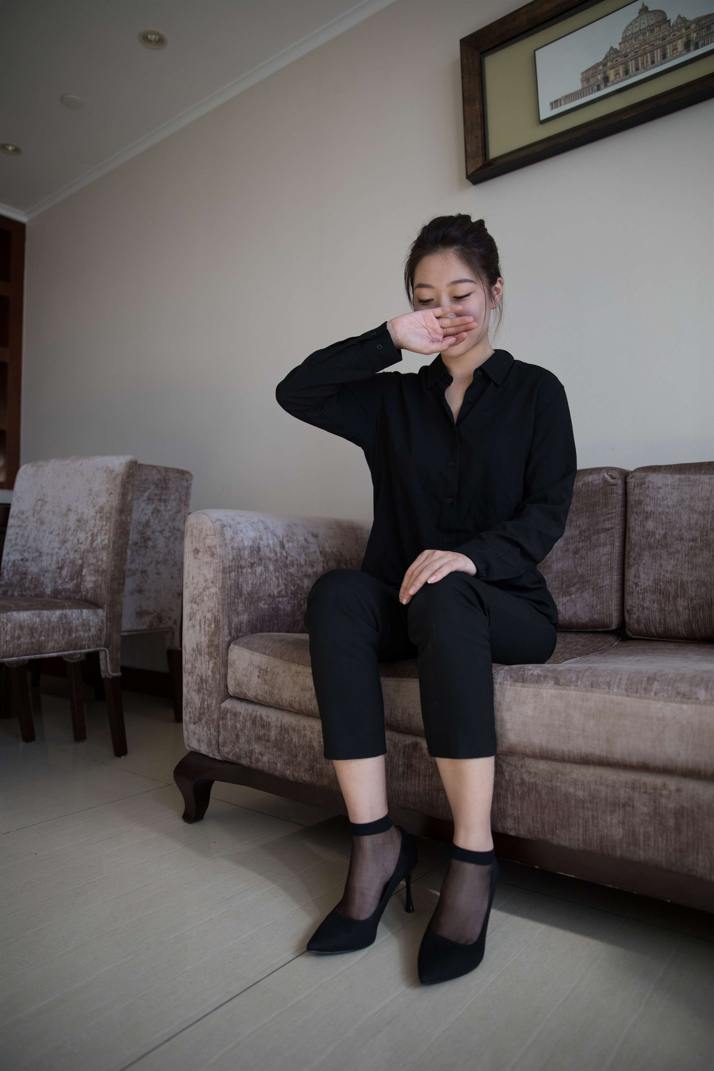 《黑色悠闲装の短丝脚》作品图