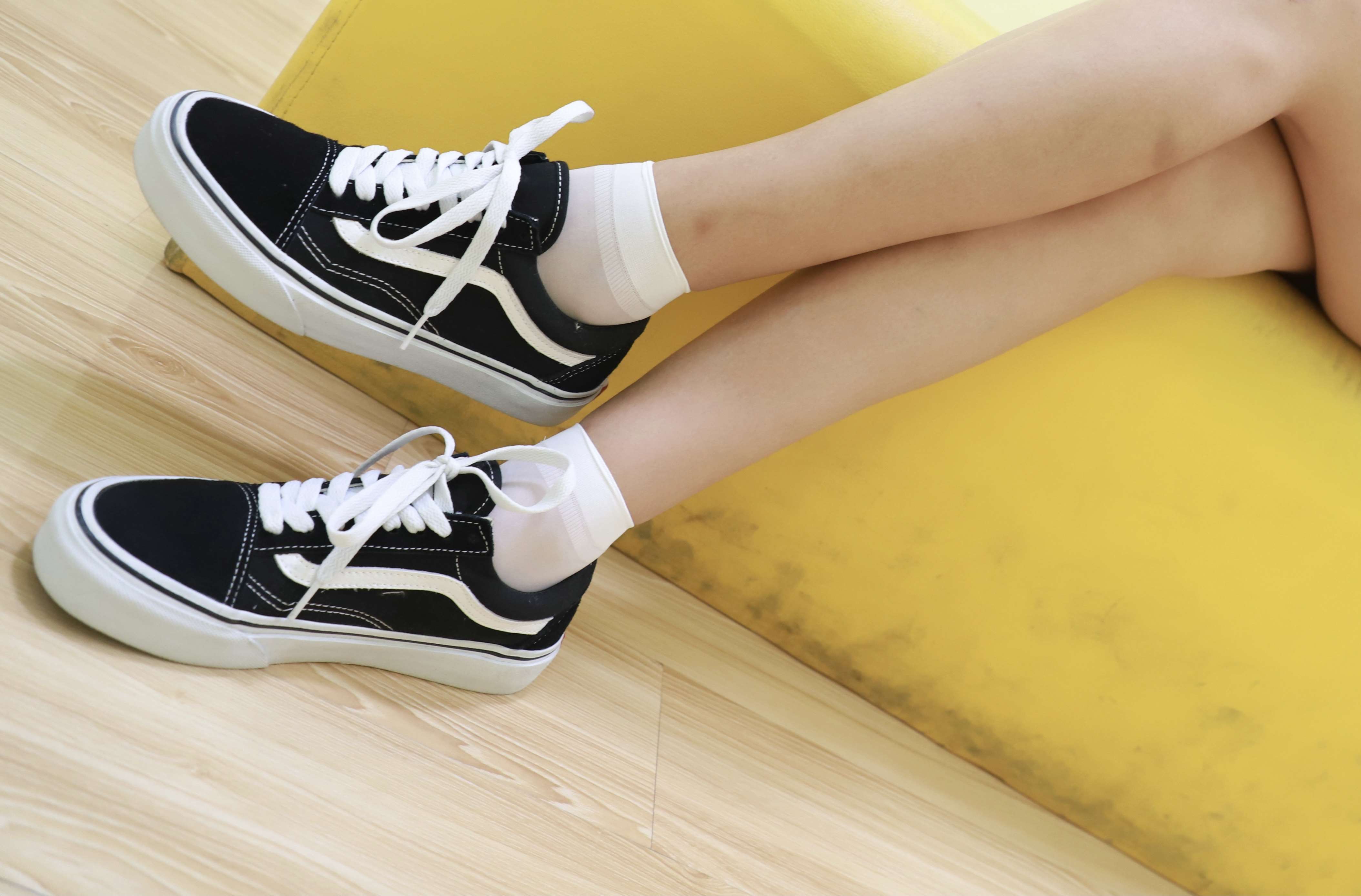 《布鞋の白棉袜脚》作品图