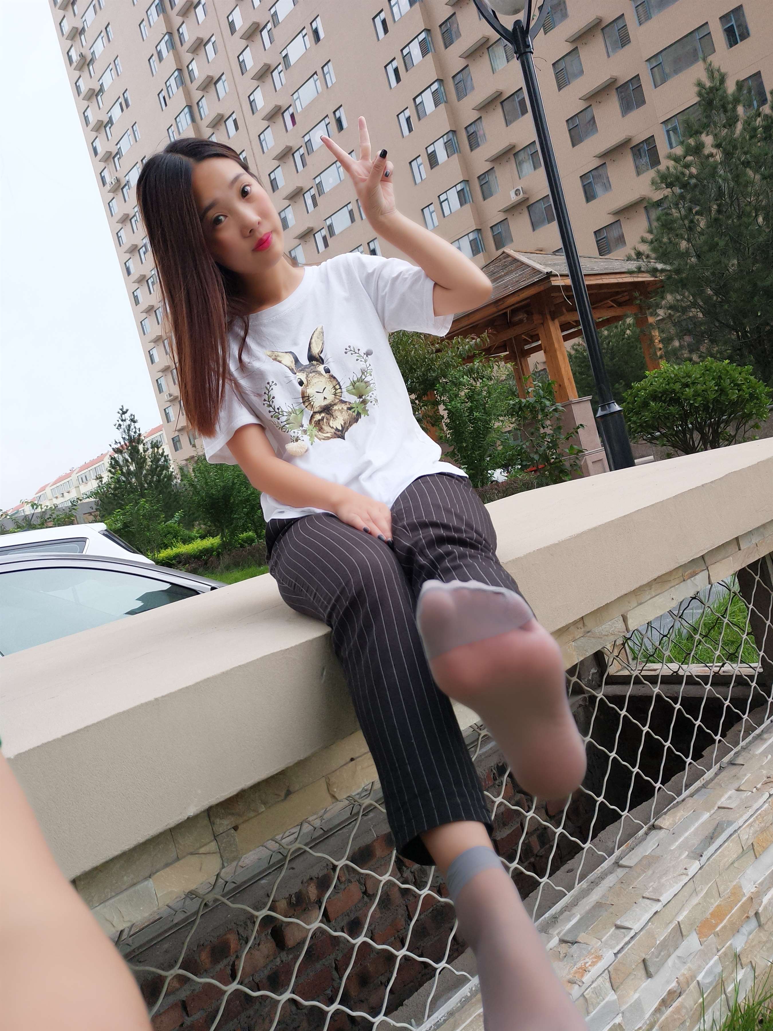 《两小姐姐短丝脚》作品图