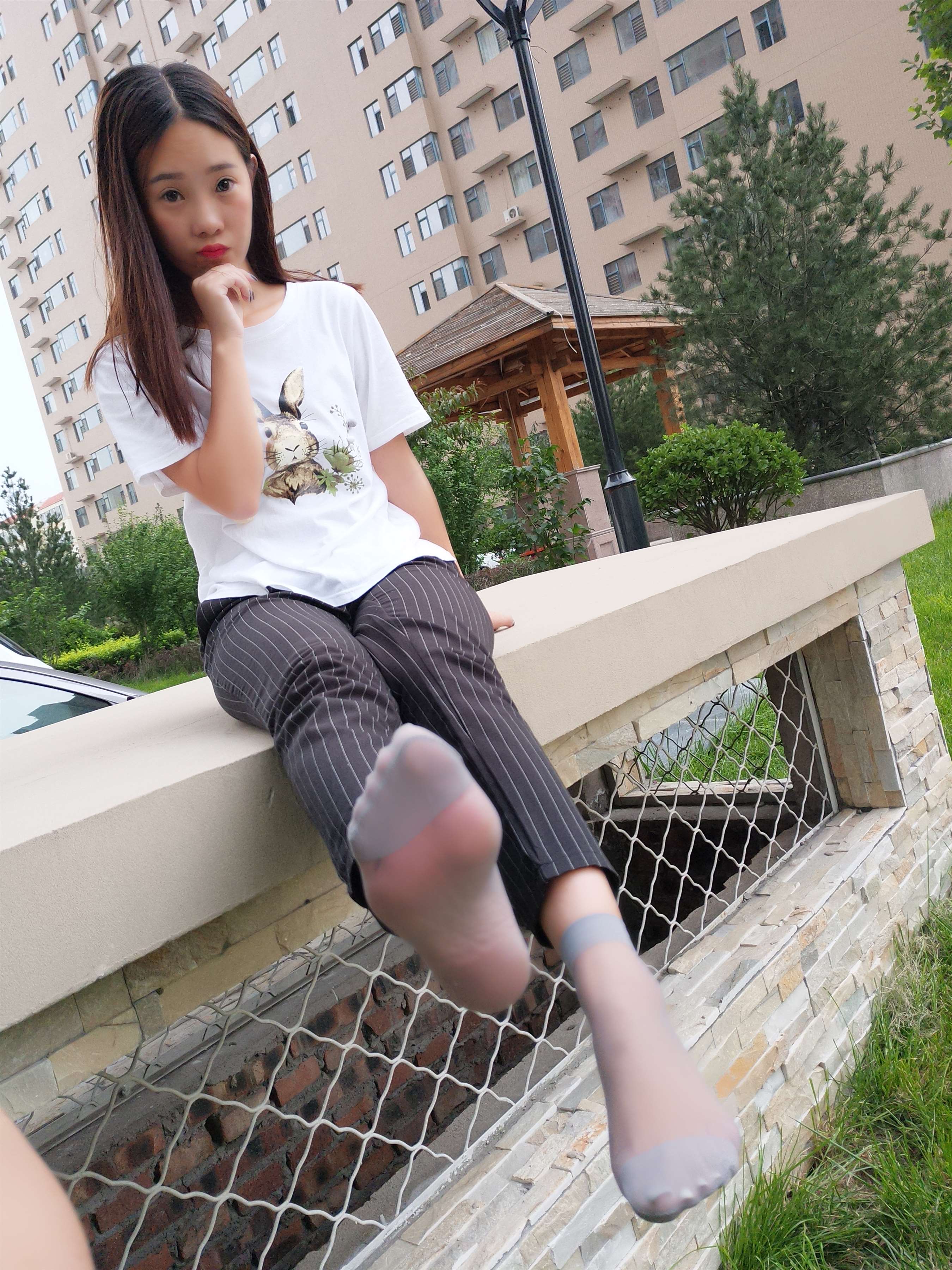 《两小姐姐短丝脚》作品图