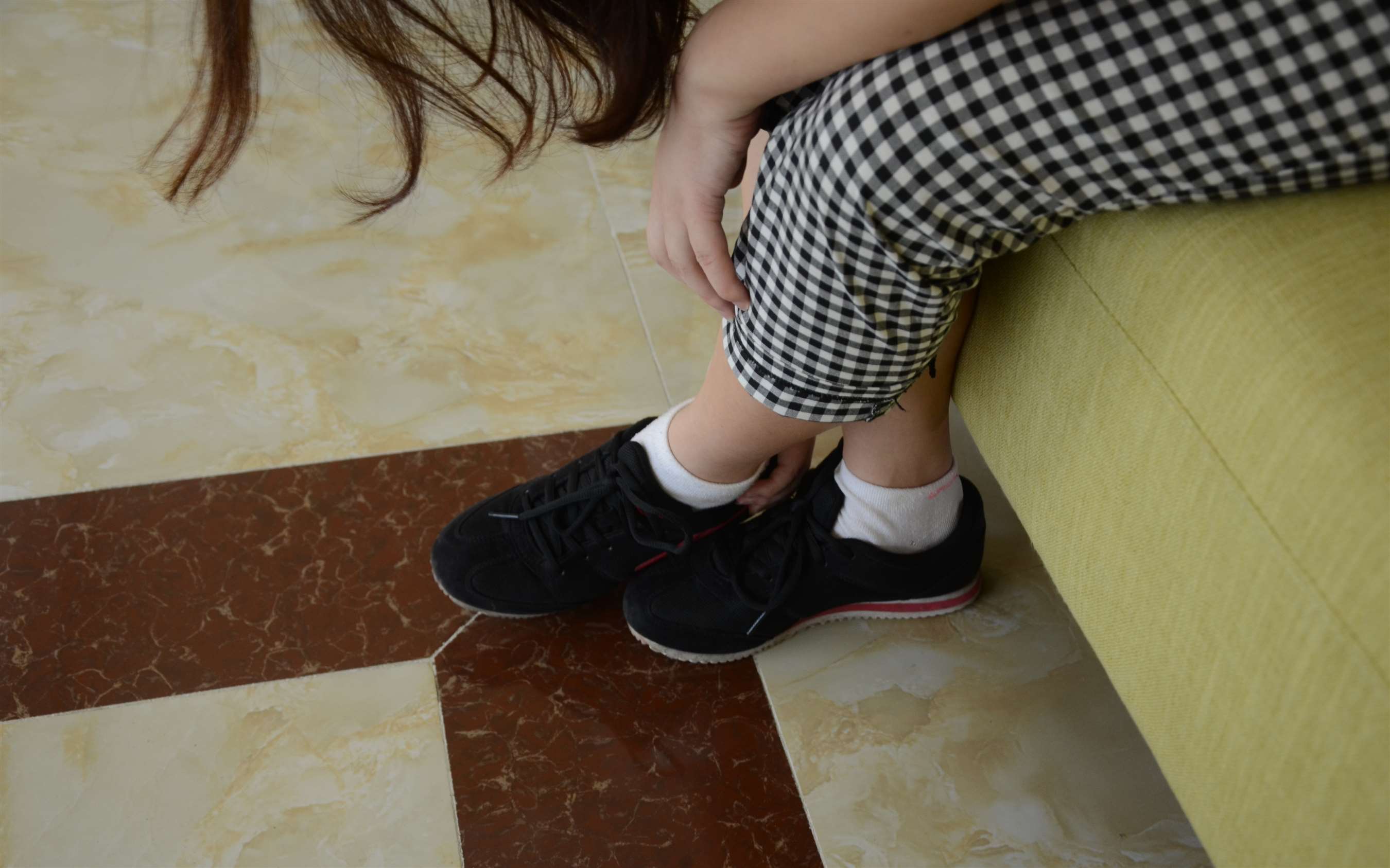 《眼镜学妹棉袜脚》作品图