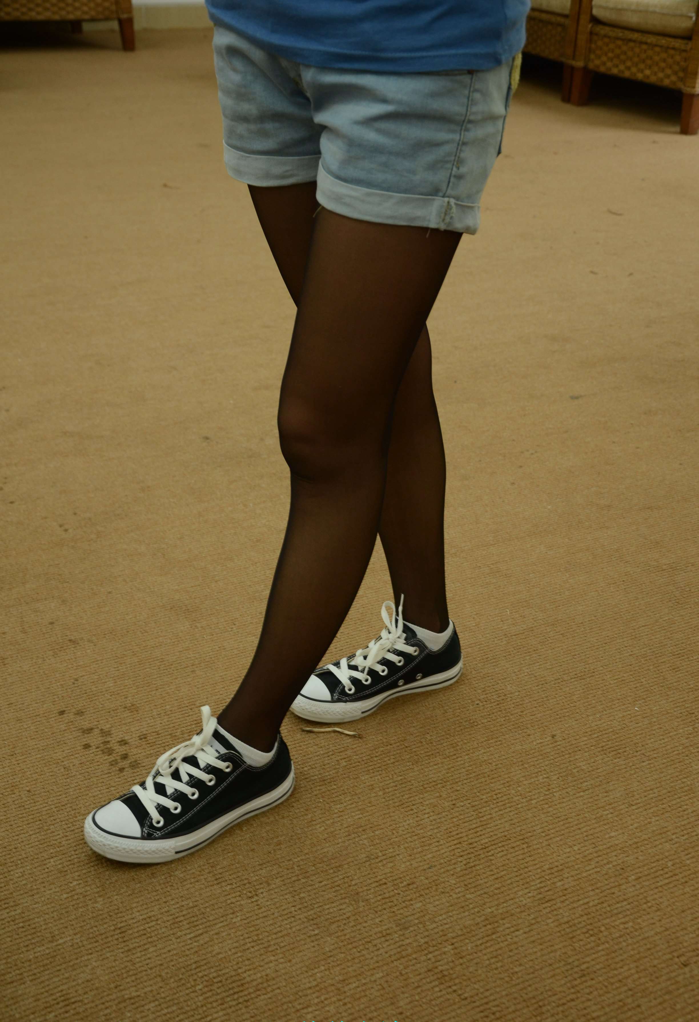 《棉套黑丝脚》作品图