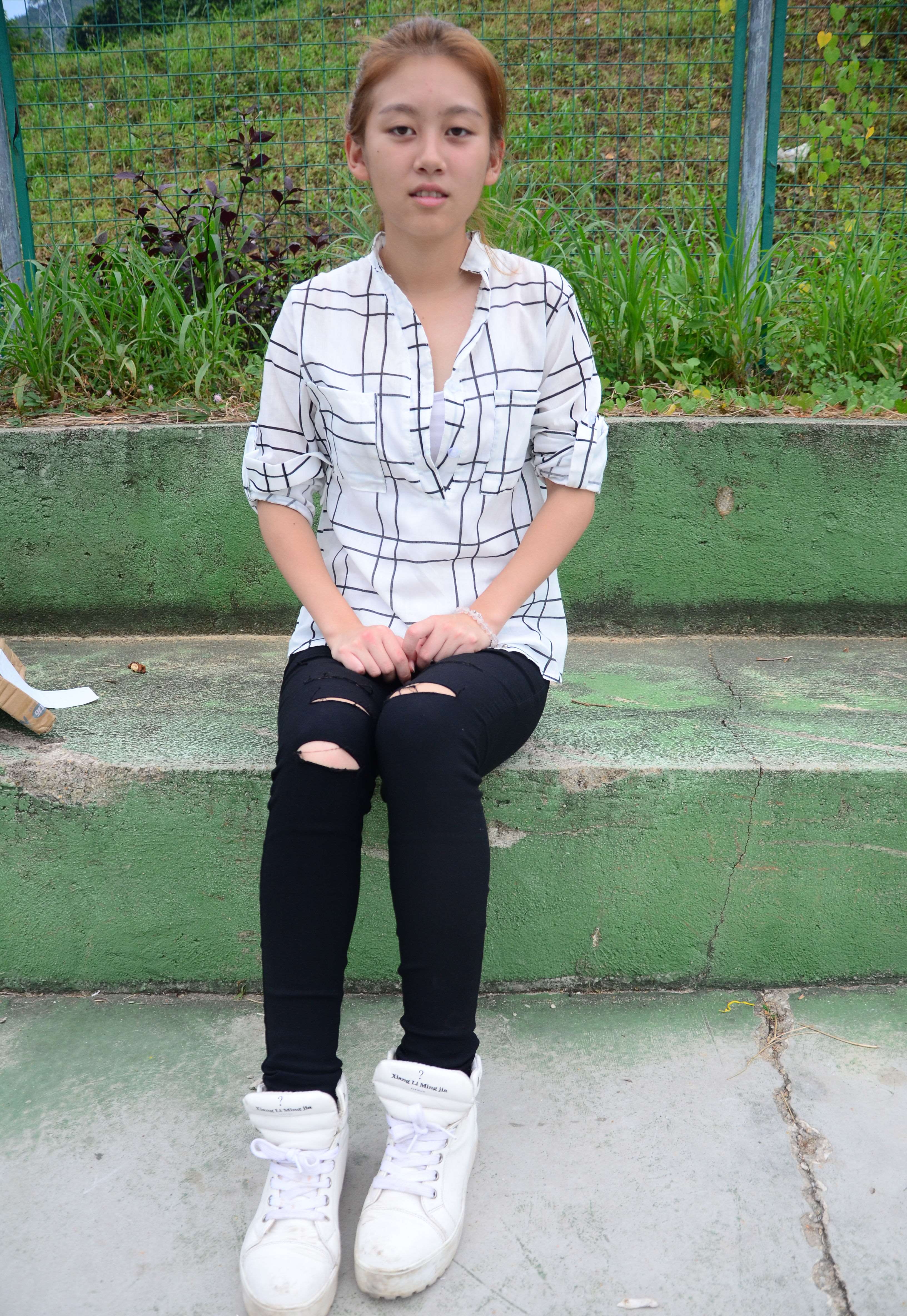 《操场球鞋の棉袜脚》作品图