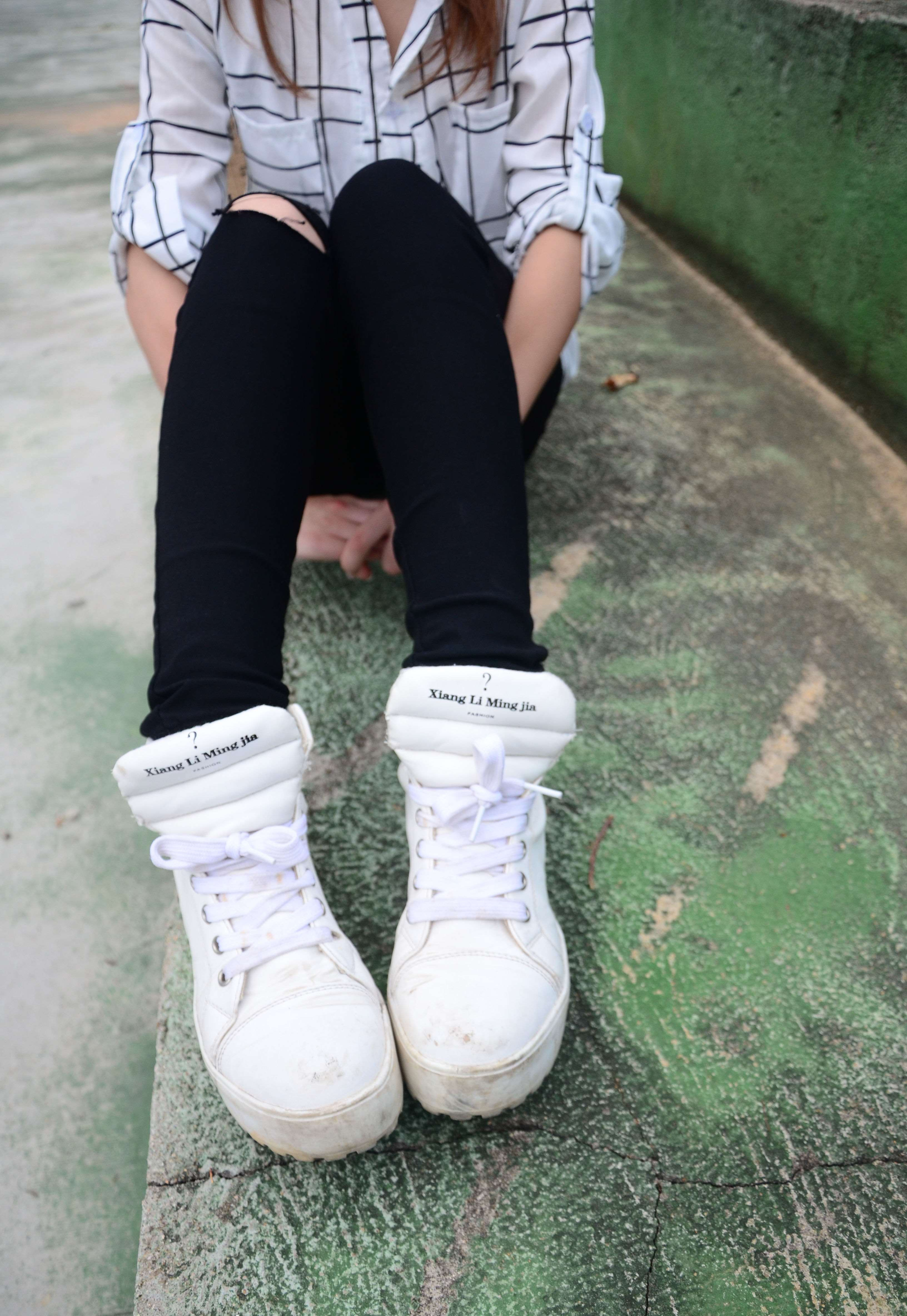 《操场球鞋の棉袜脚》作品图