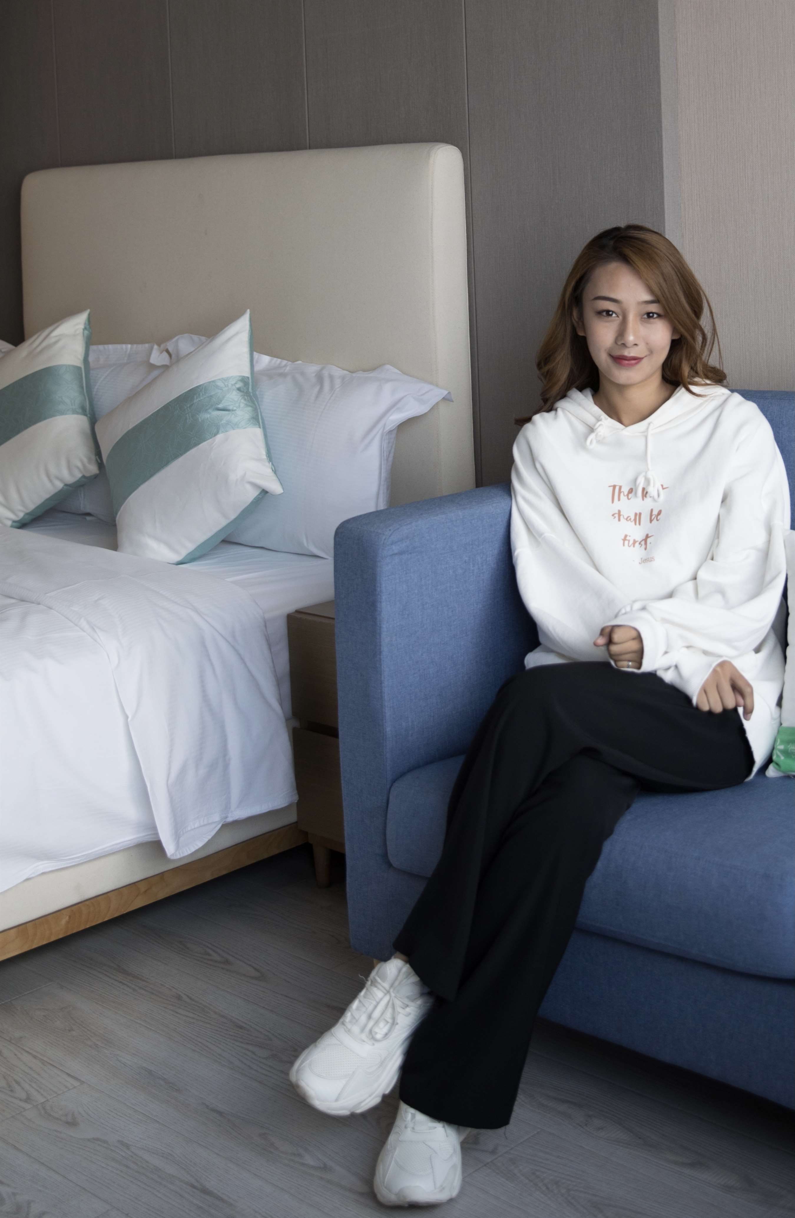 《床上的白棉袜脚【套图+视频1个】》作品图