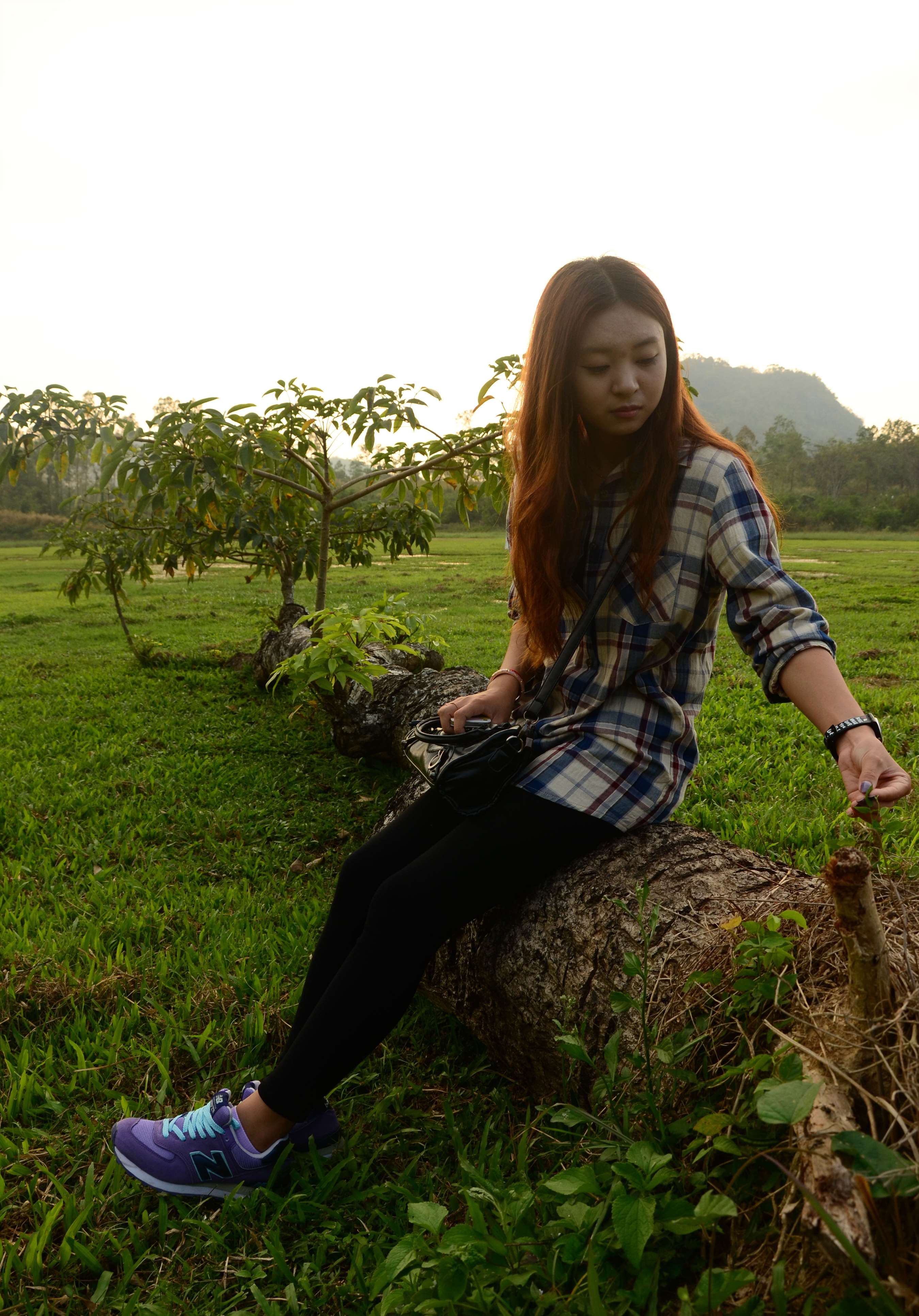 《新百伦の紫色棉袜脚》作品图