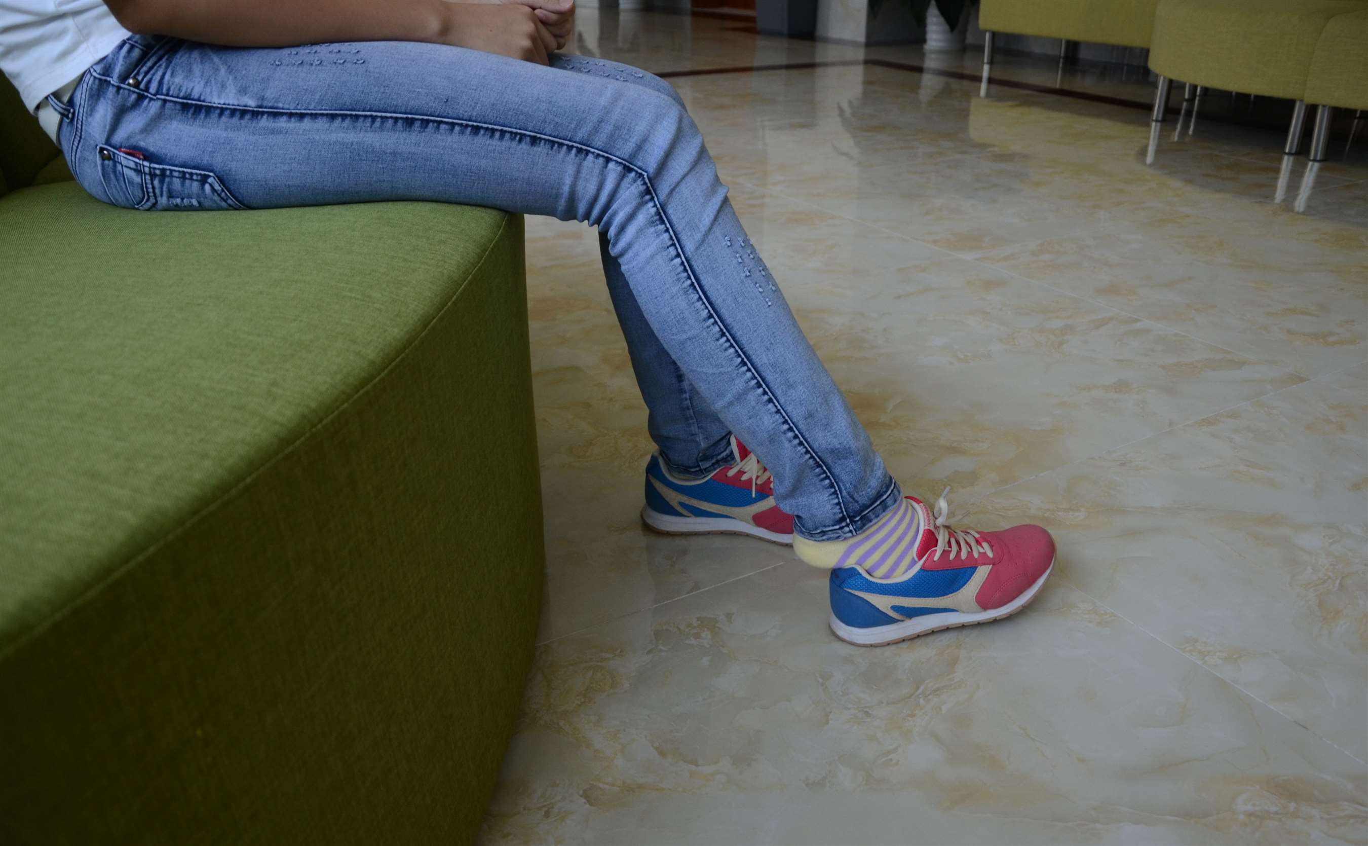 《牛仔の条纹棉袜脚》作品图