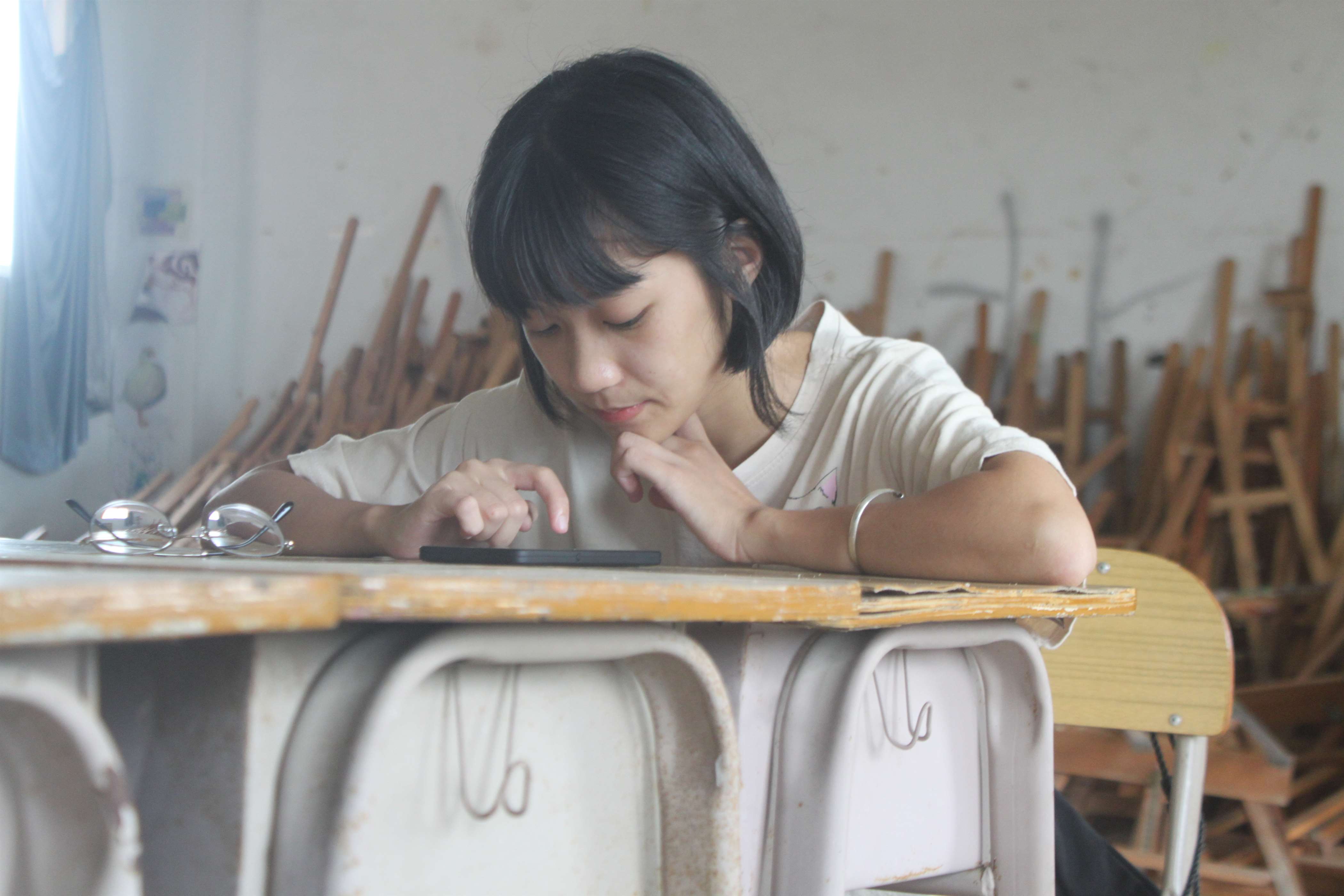 《朴实又单纯的女孩》作品图