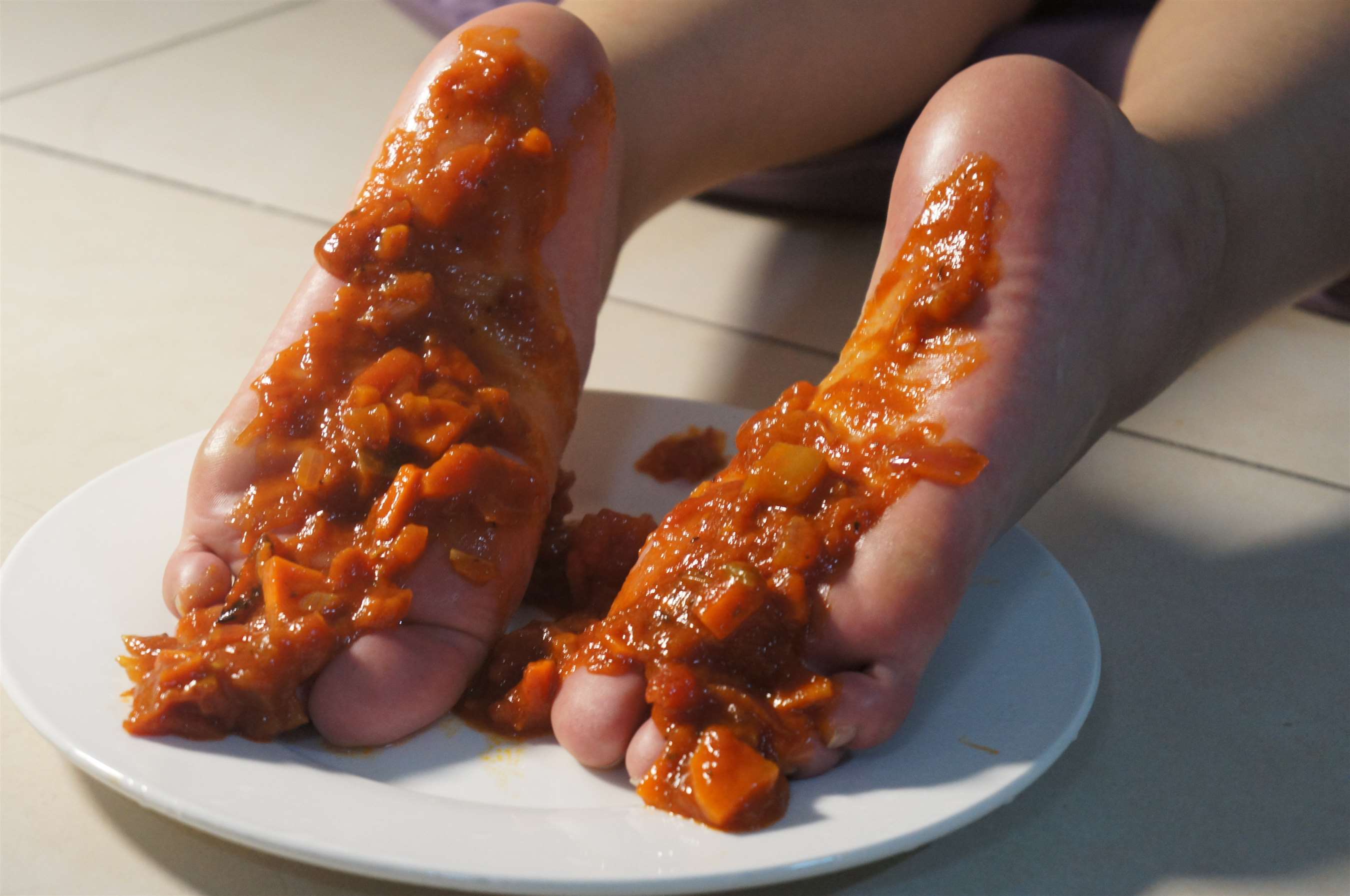 《不露脸的酱香脚丫》作品图