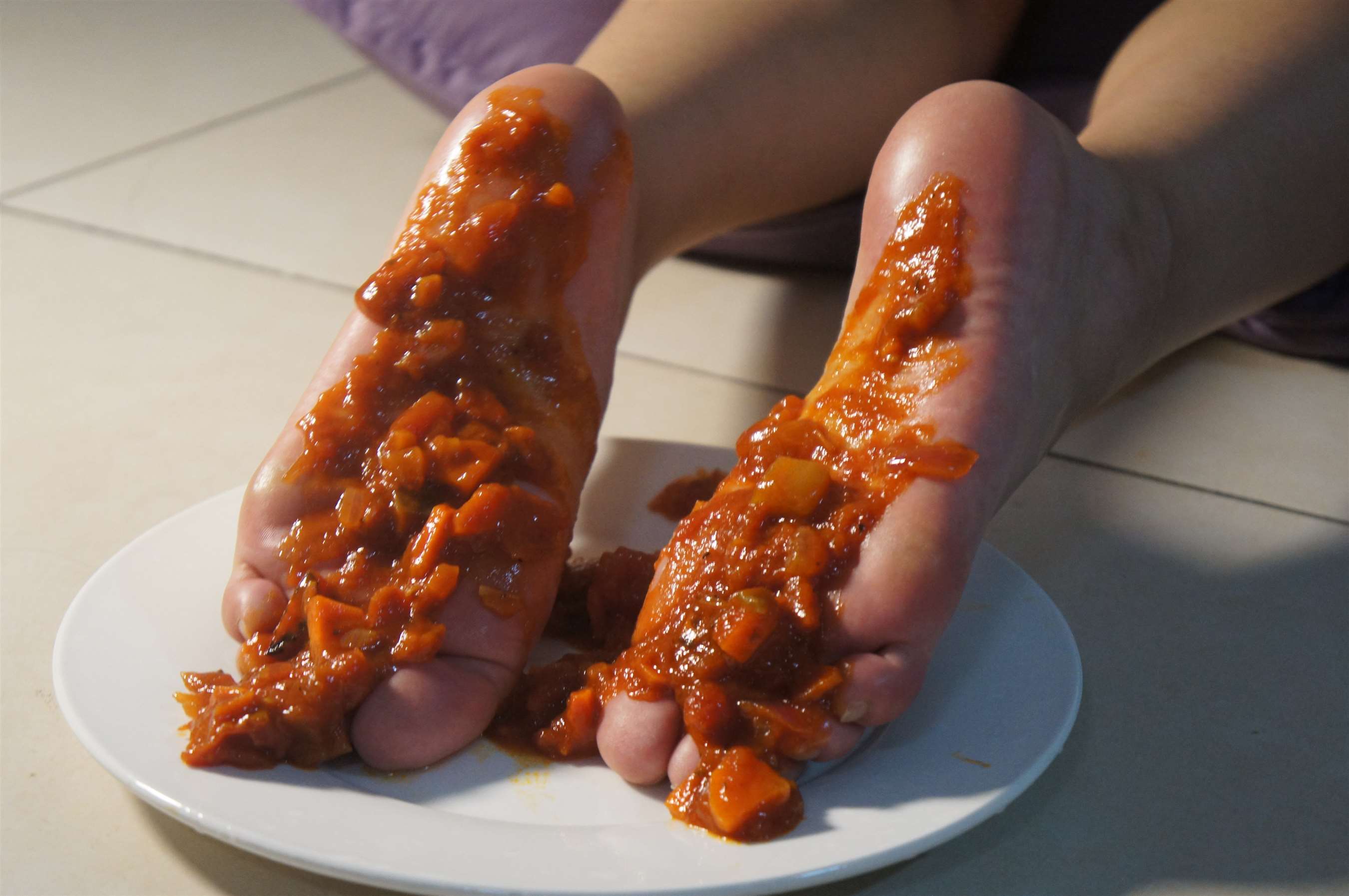 《不露脸的酱香脚丫》作品图