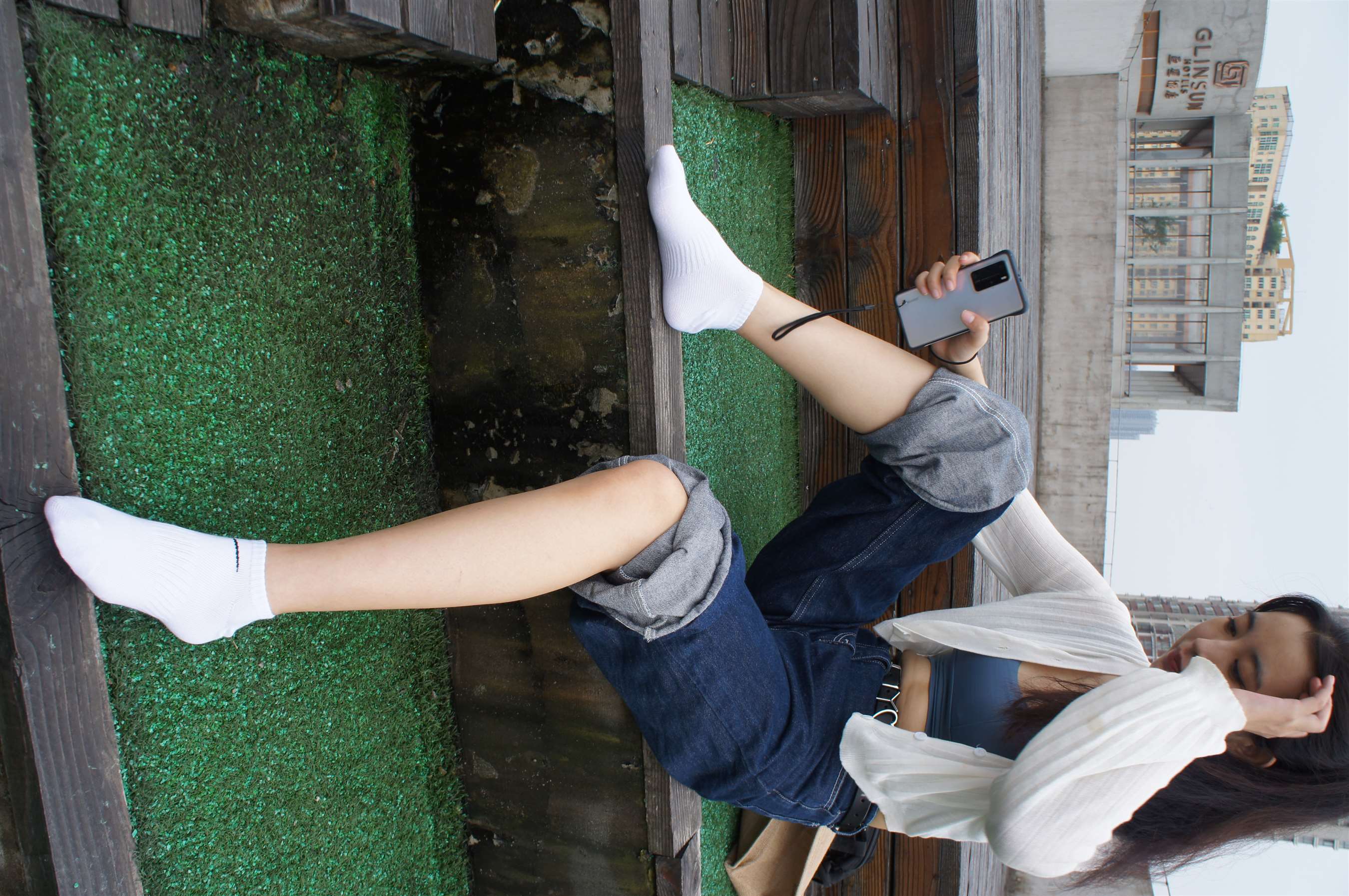 《天台牛仔の白棉袜脚》作品图