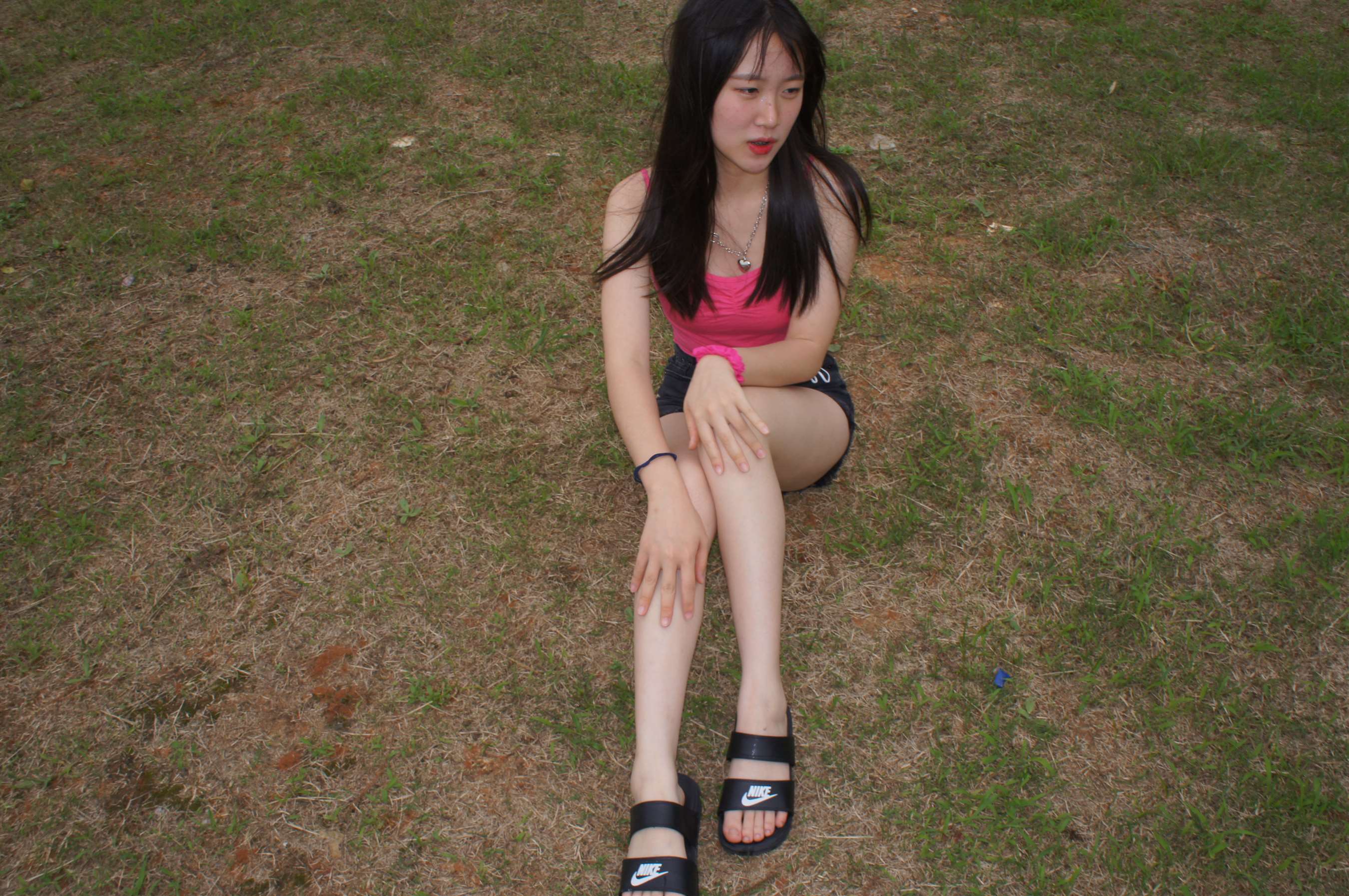 《凉拖踏青》作品图