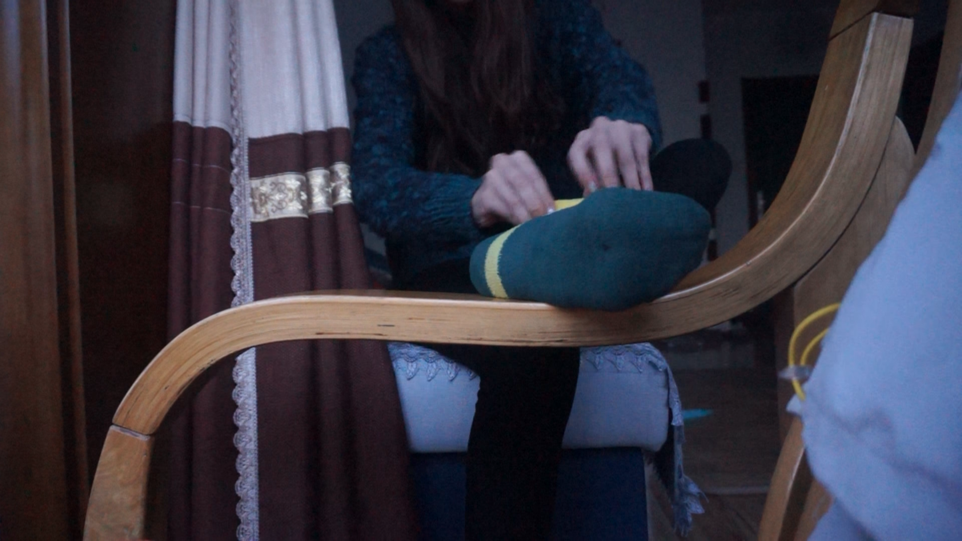 《【视频】美女小倩挠脚丫视频》作品图