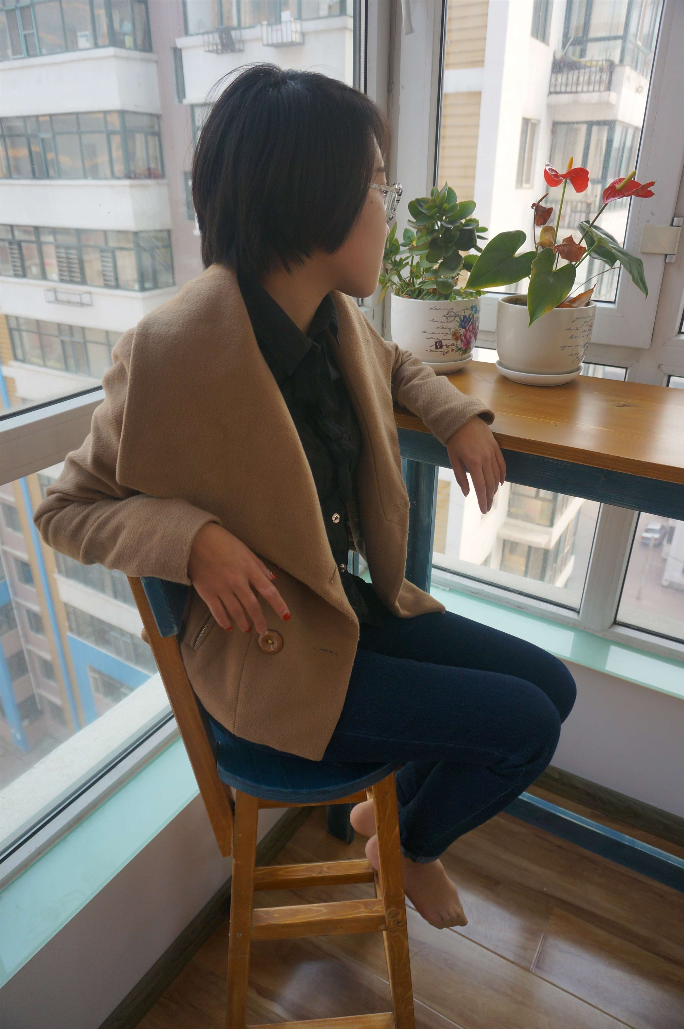 《短发牛仔少女》作品图