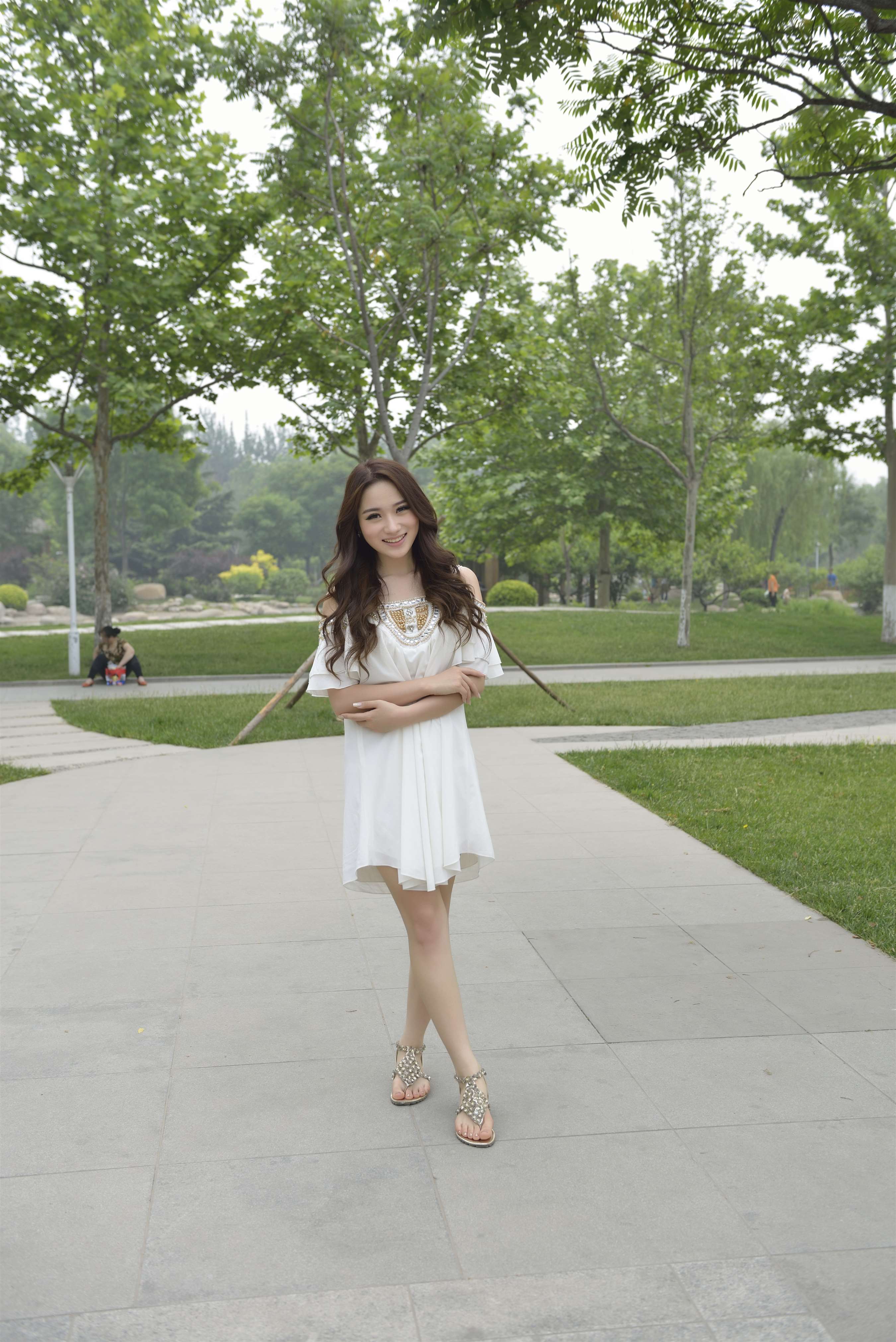 《户外的凉拖脚丫》作品图