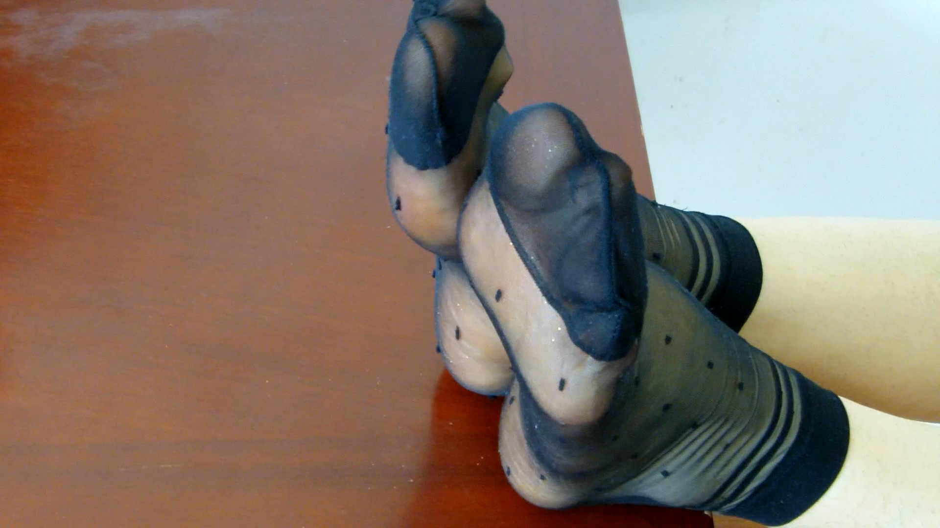 《【视频】39码的洋洋经典斑点短黑丝》作品图