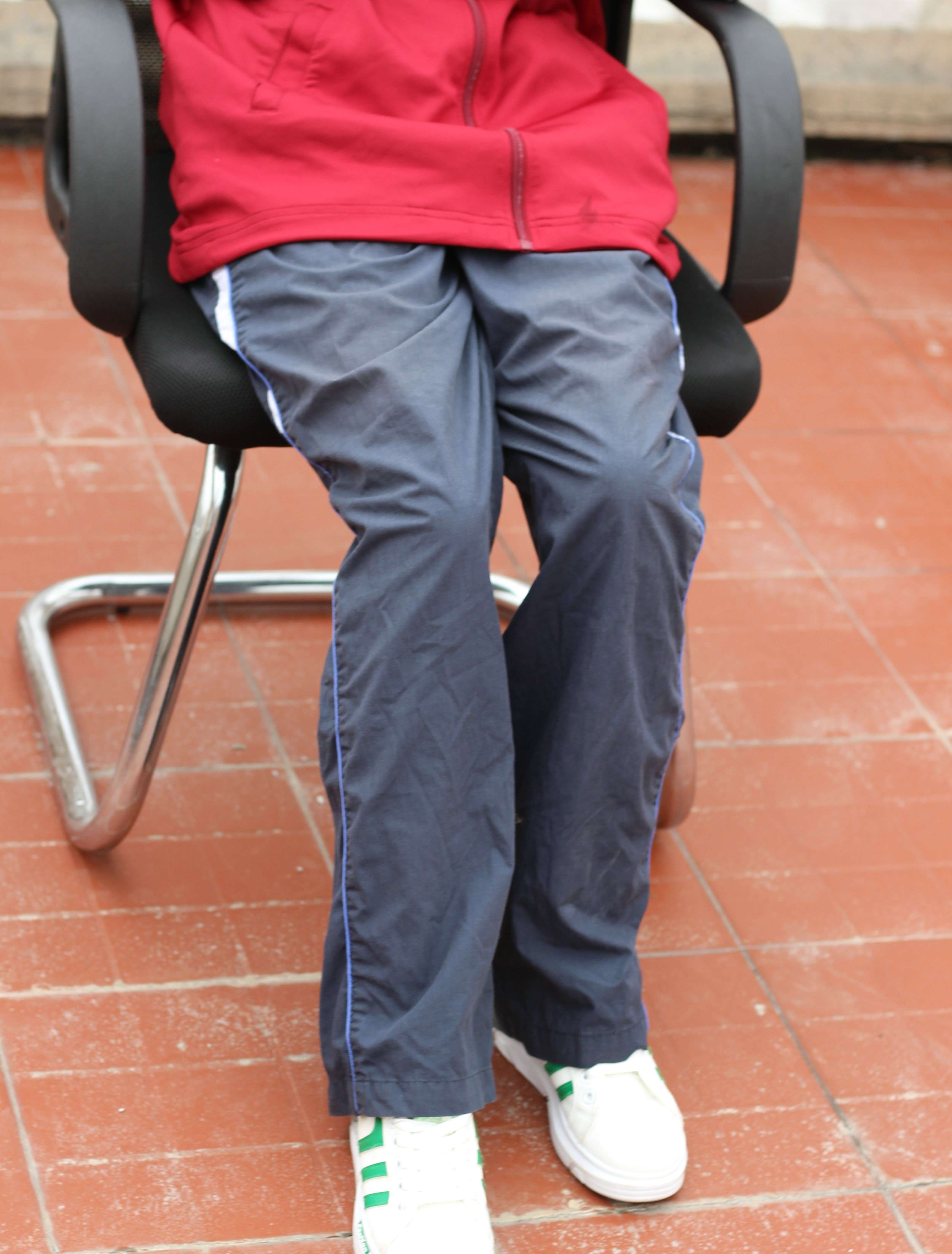 《少女板鞋の短丝脚丫》作品图