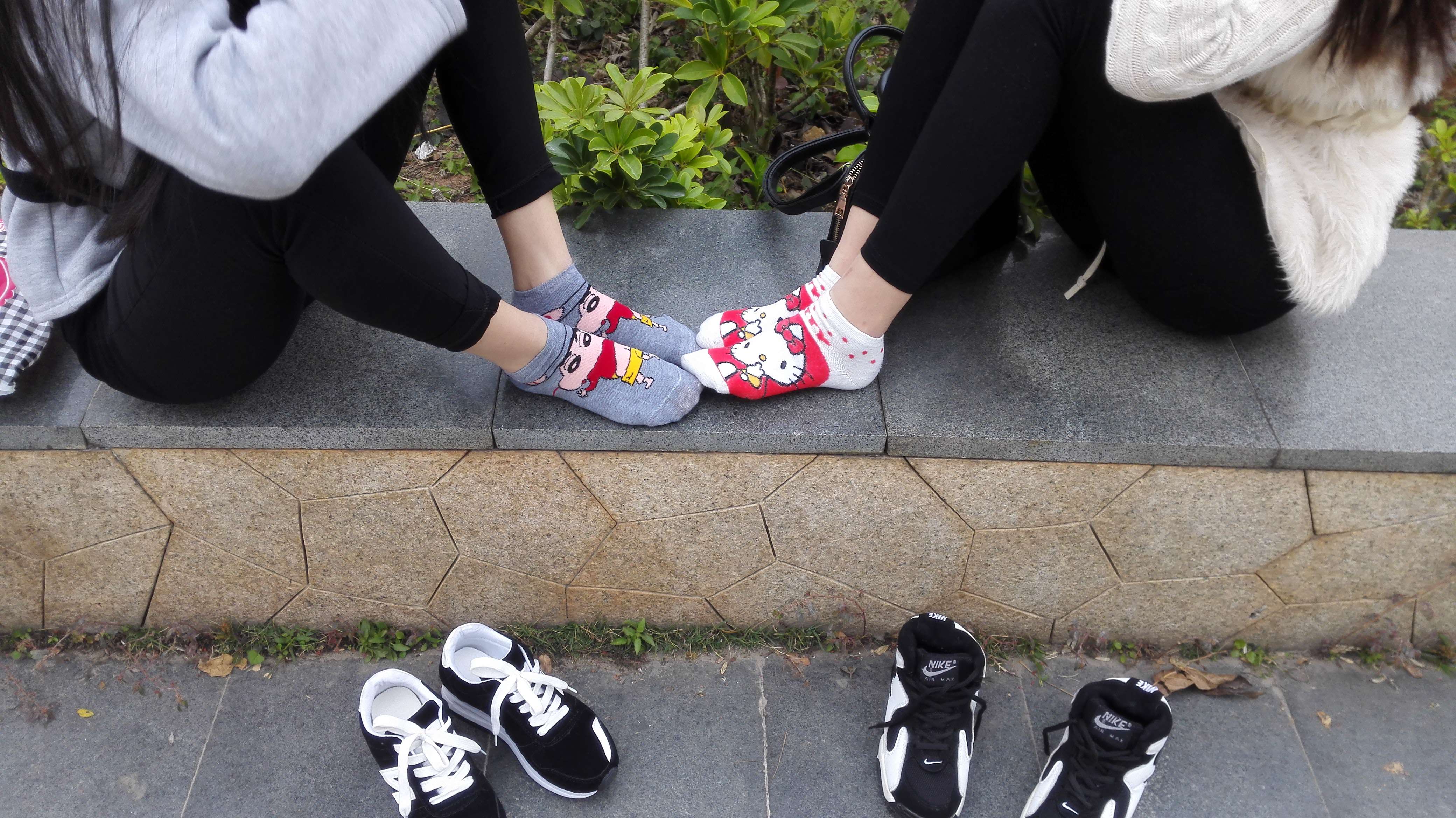 《俩小学妹棉袜互jio【套图+视频】》作品图