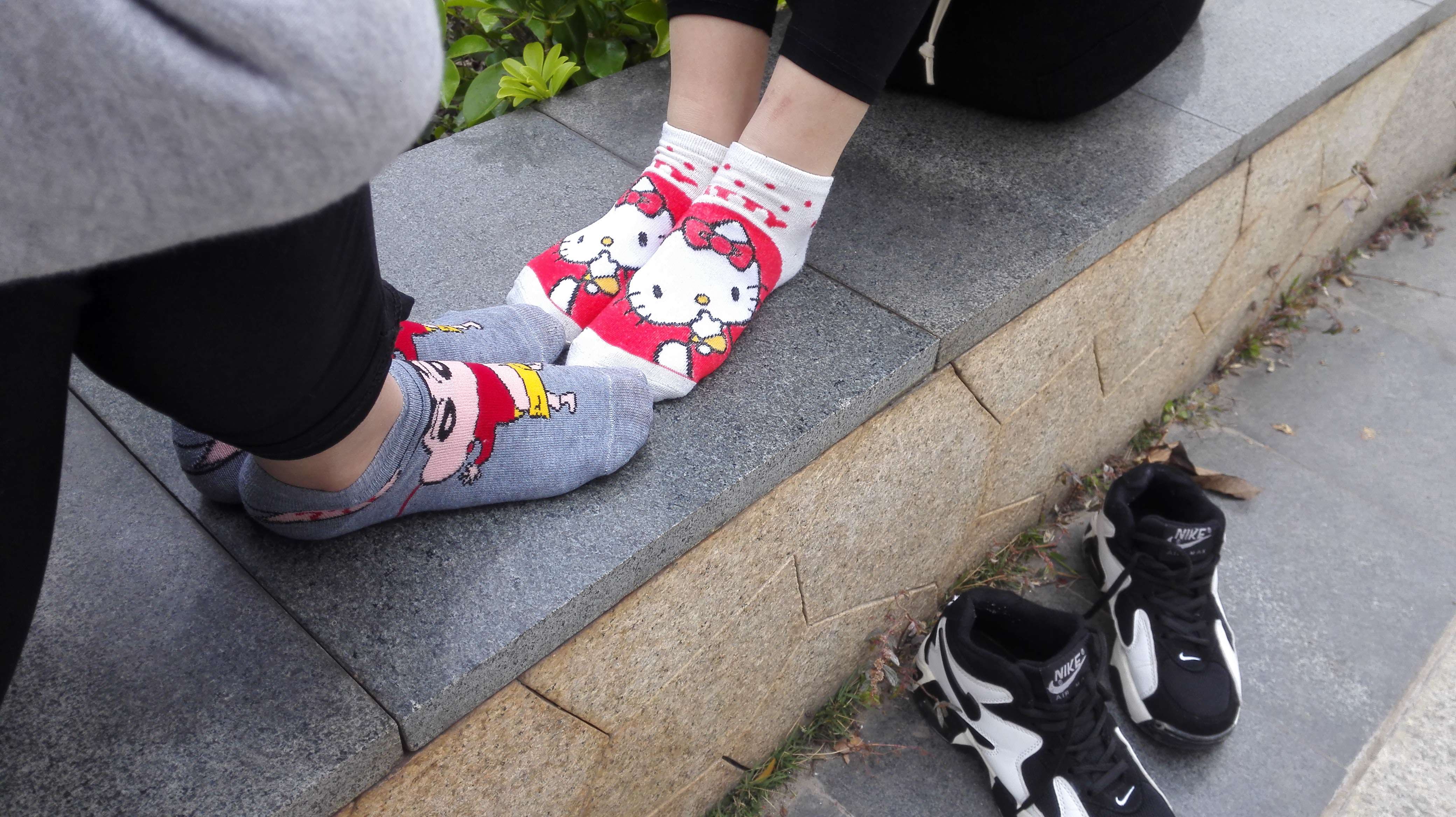 《俩小学妹棉袜互jio【套图+视频】》作品图