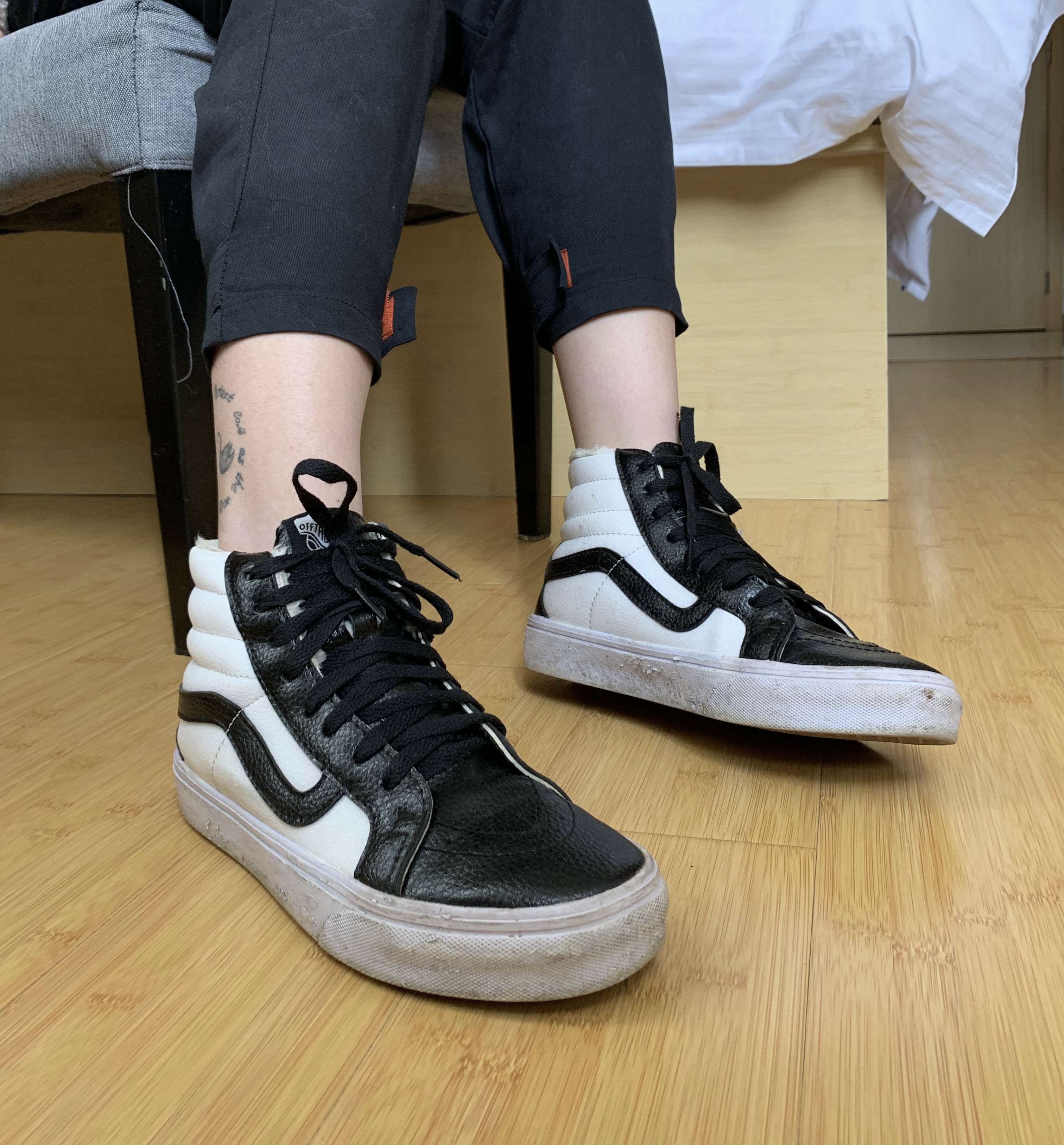 《旅馆yue拍白棉袜脚丫》作品图