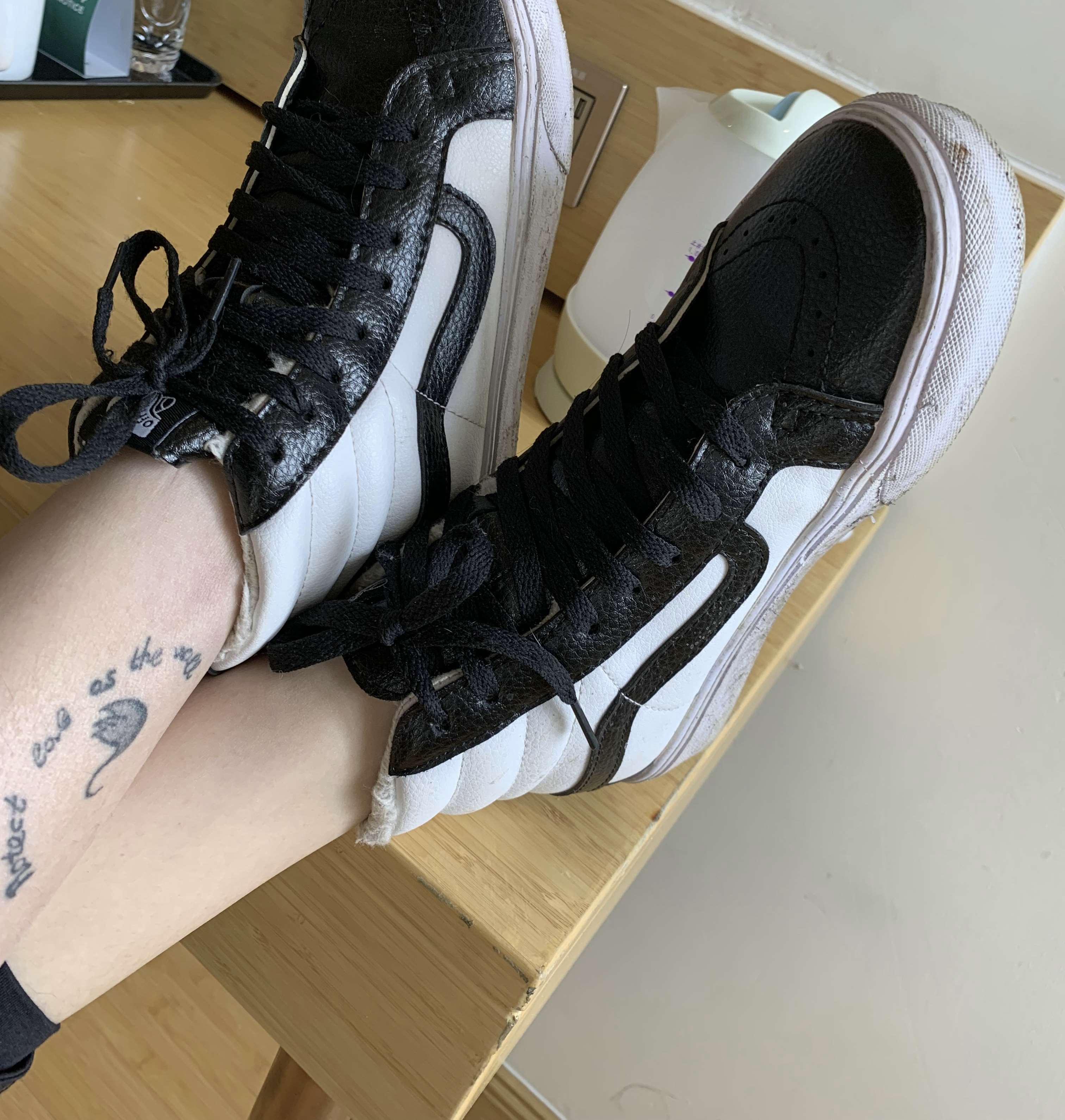 《旅馆yue拍白棉袜脚丫》作品图