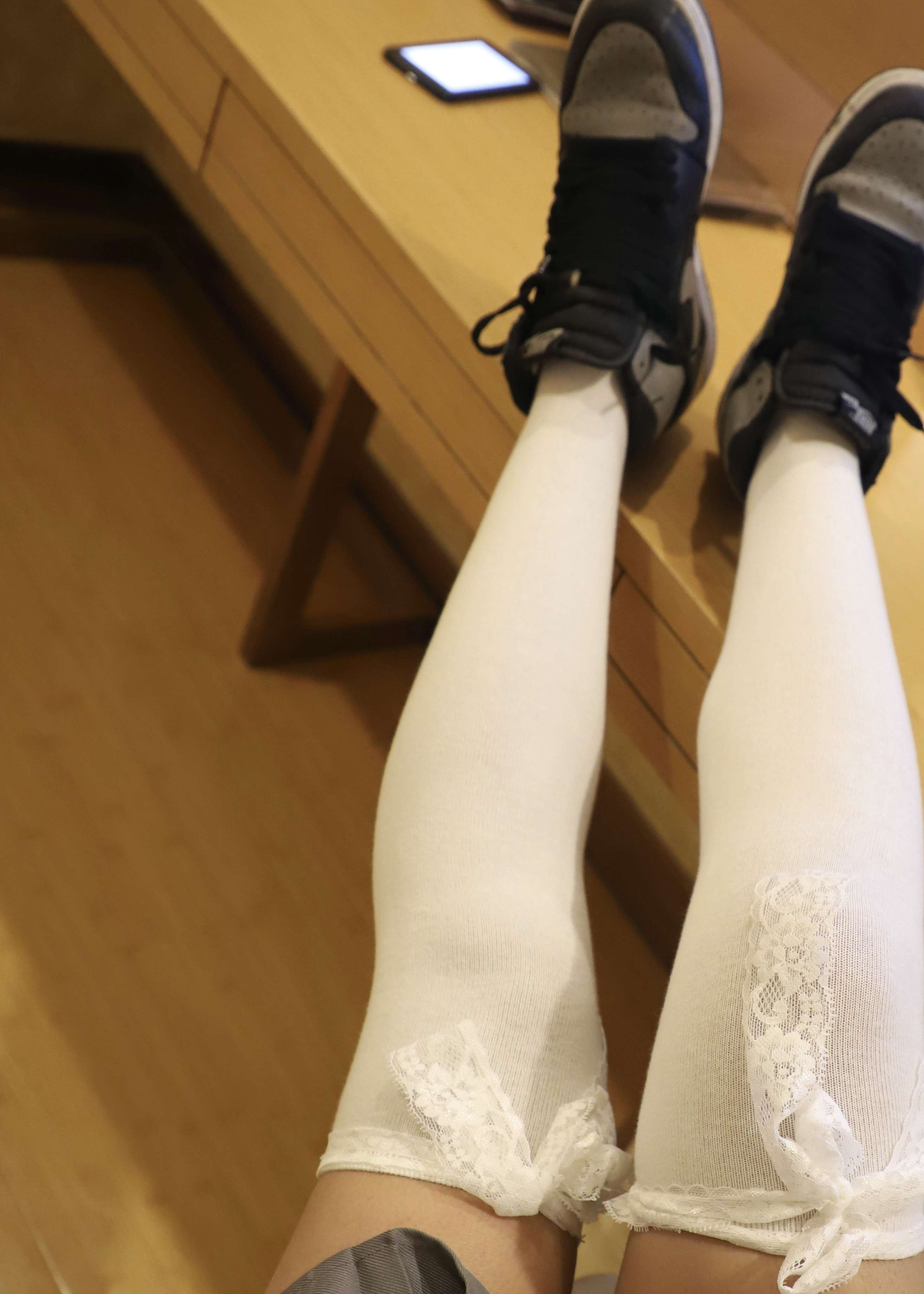 《球鞋の丝足》作品图