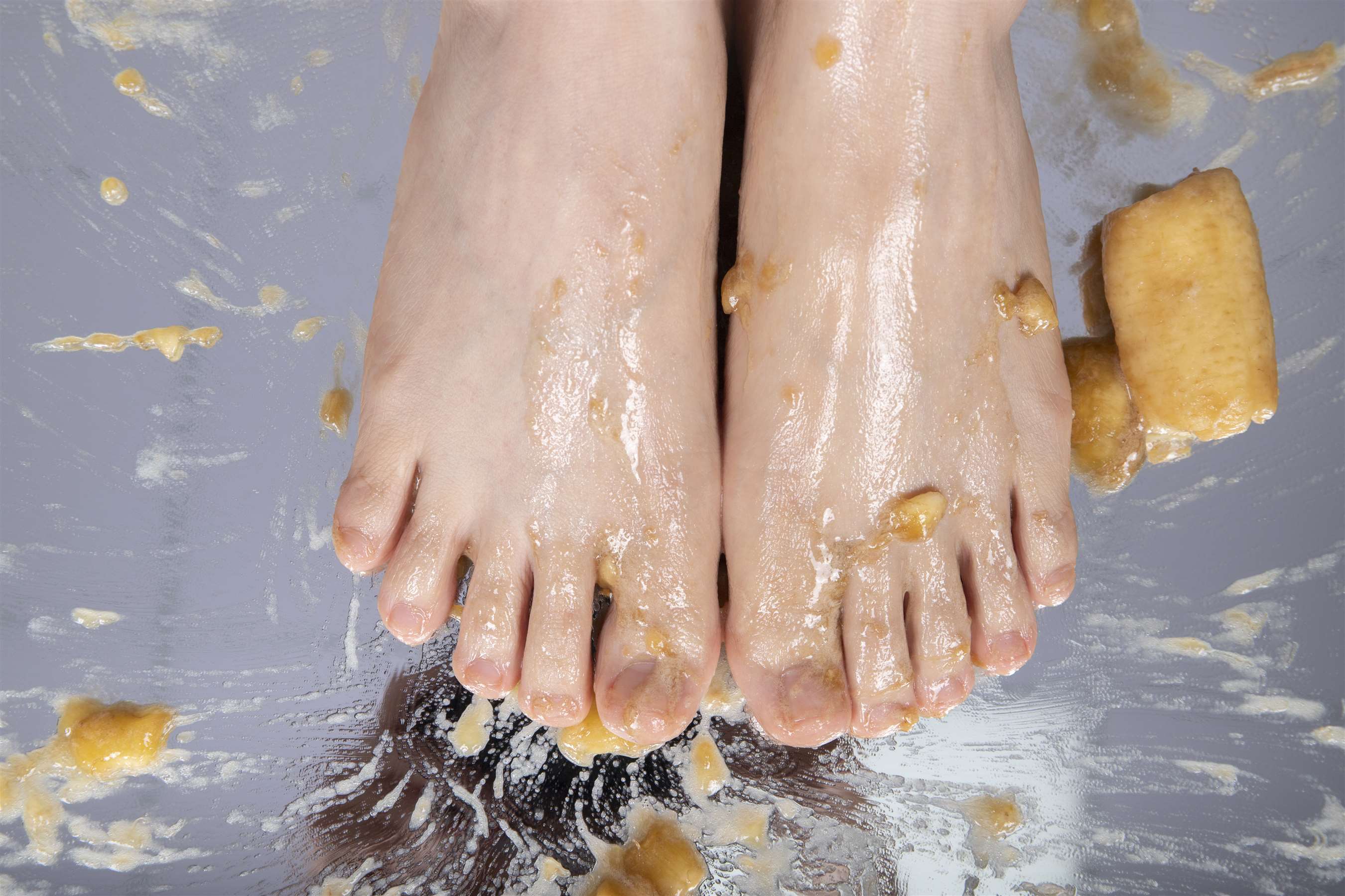 《慕丝沫沫展示沾满香蕉的脚丫【套图+视频】》作品图