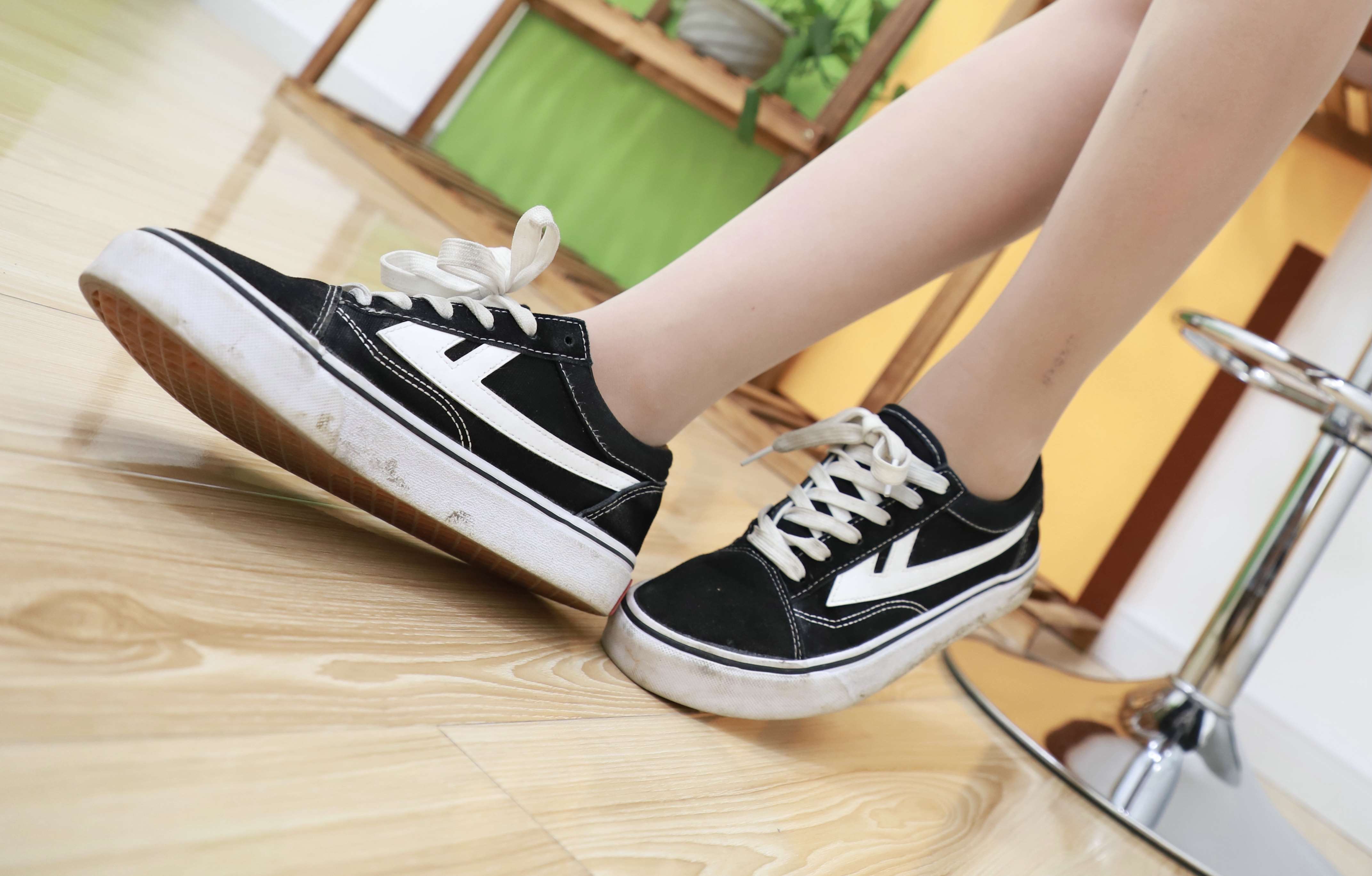 《布鞋丝足》作品图